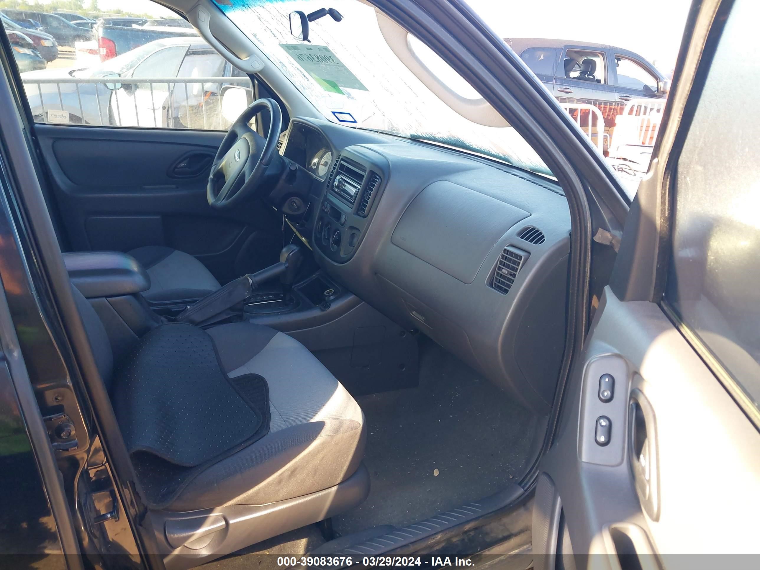 Photo 4 VIN: 1FMYU02Z05KC28624 - FORD ESCAPE 