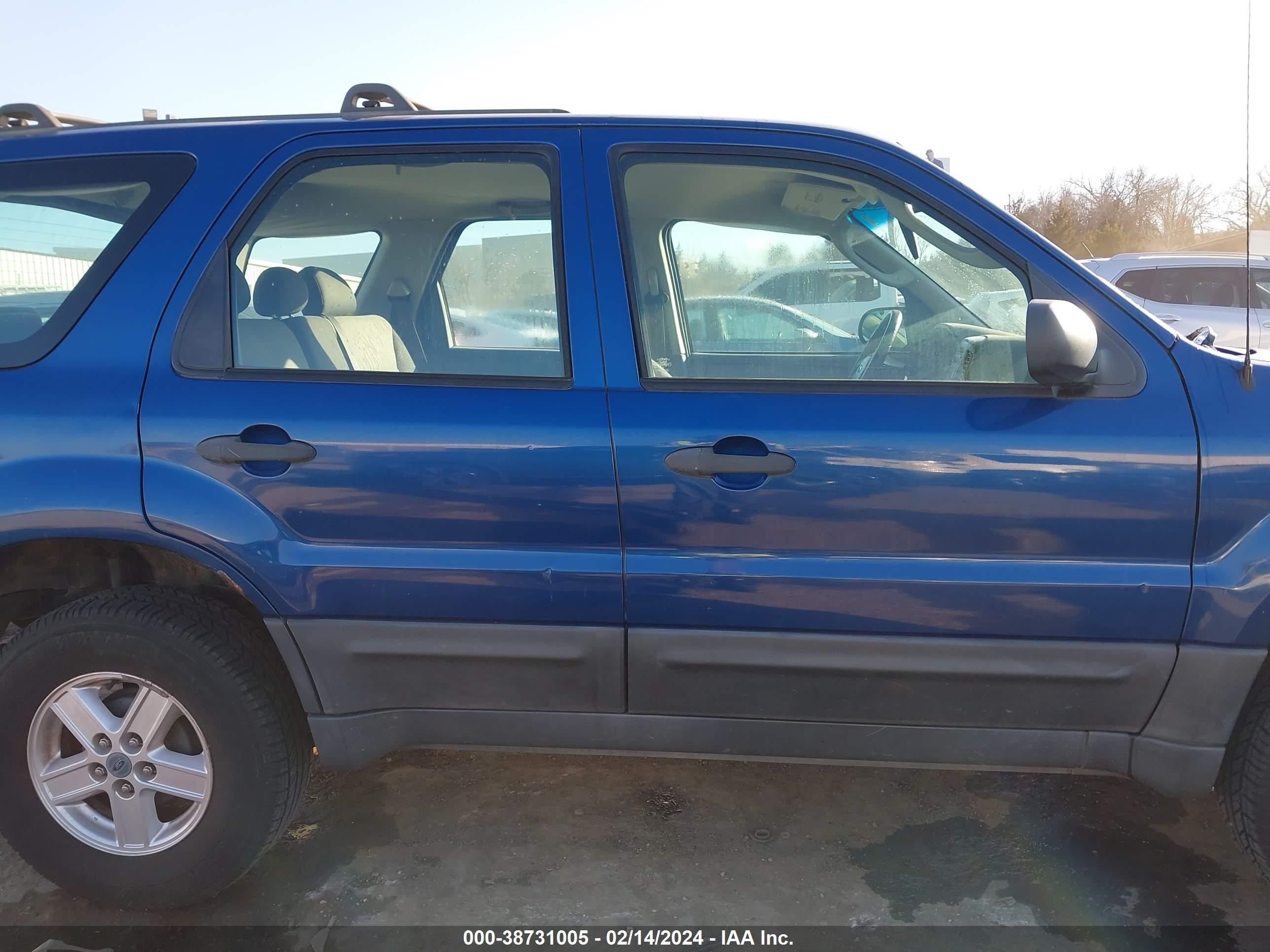 Photo 12 VIN: 1FMYU02Z47KB59536 - FORD ESCAPE 