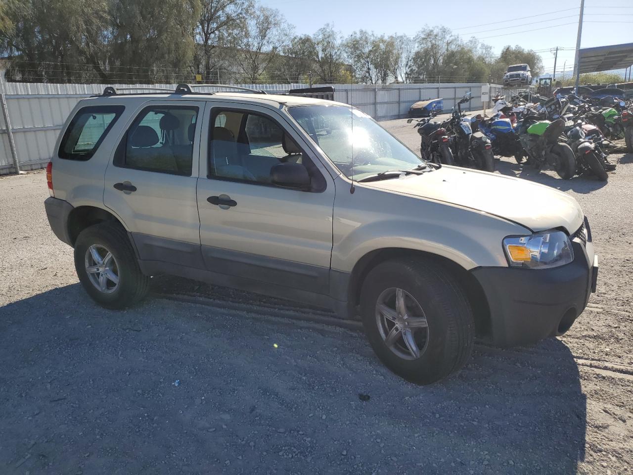 Photo 3 VIN: 1FMYU02Z55KB06700 - FORD ESCAPE 