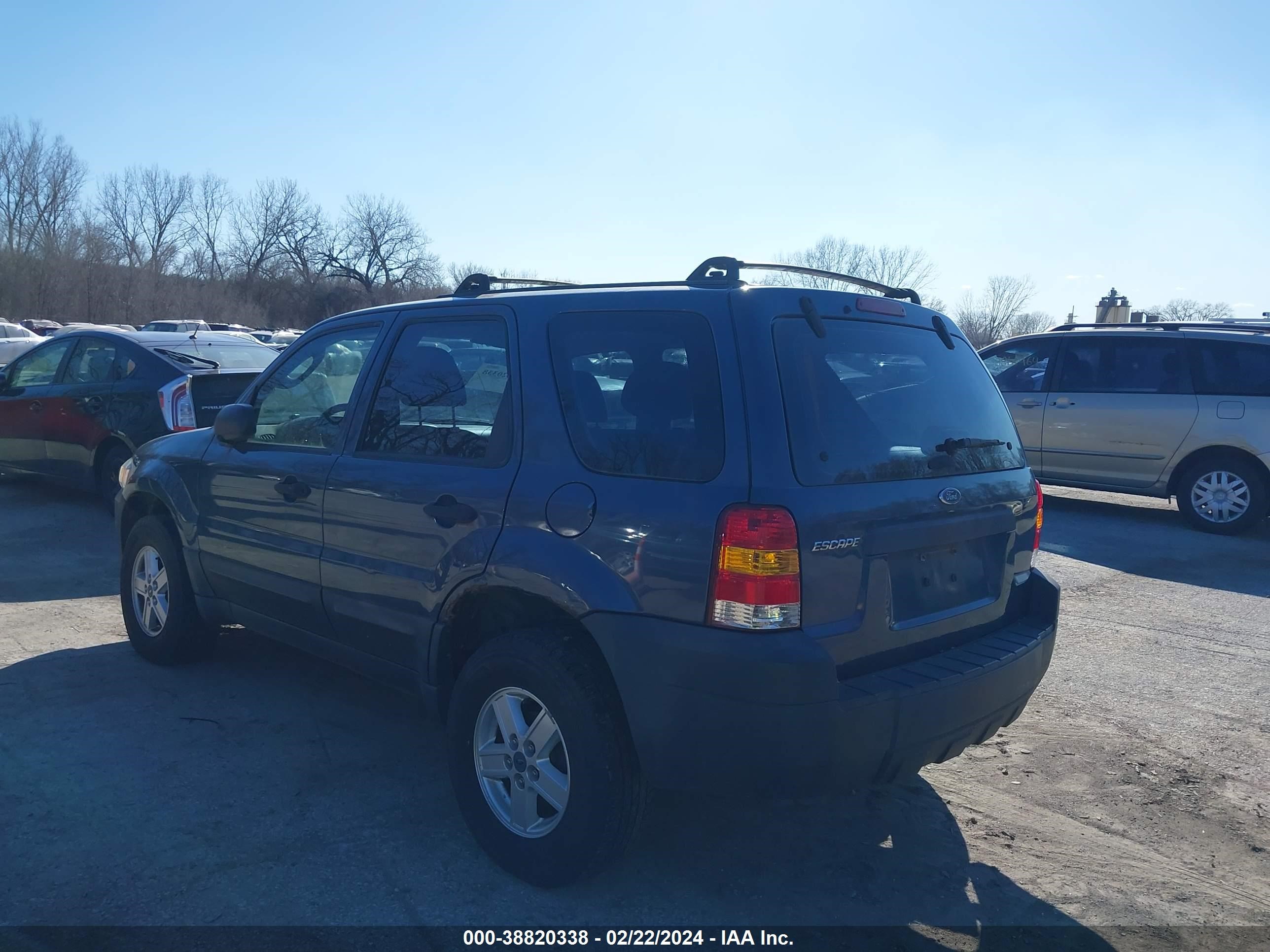 Photo 2 VIN: 1FMYU02Z66KA71909 - FORD ESCAPE 