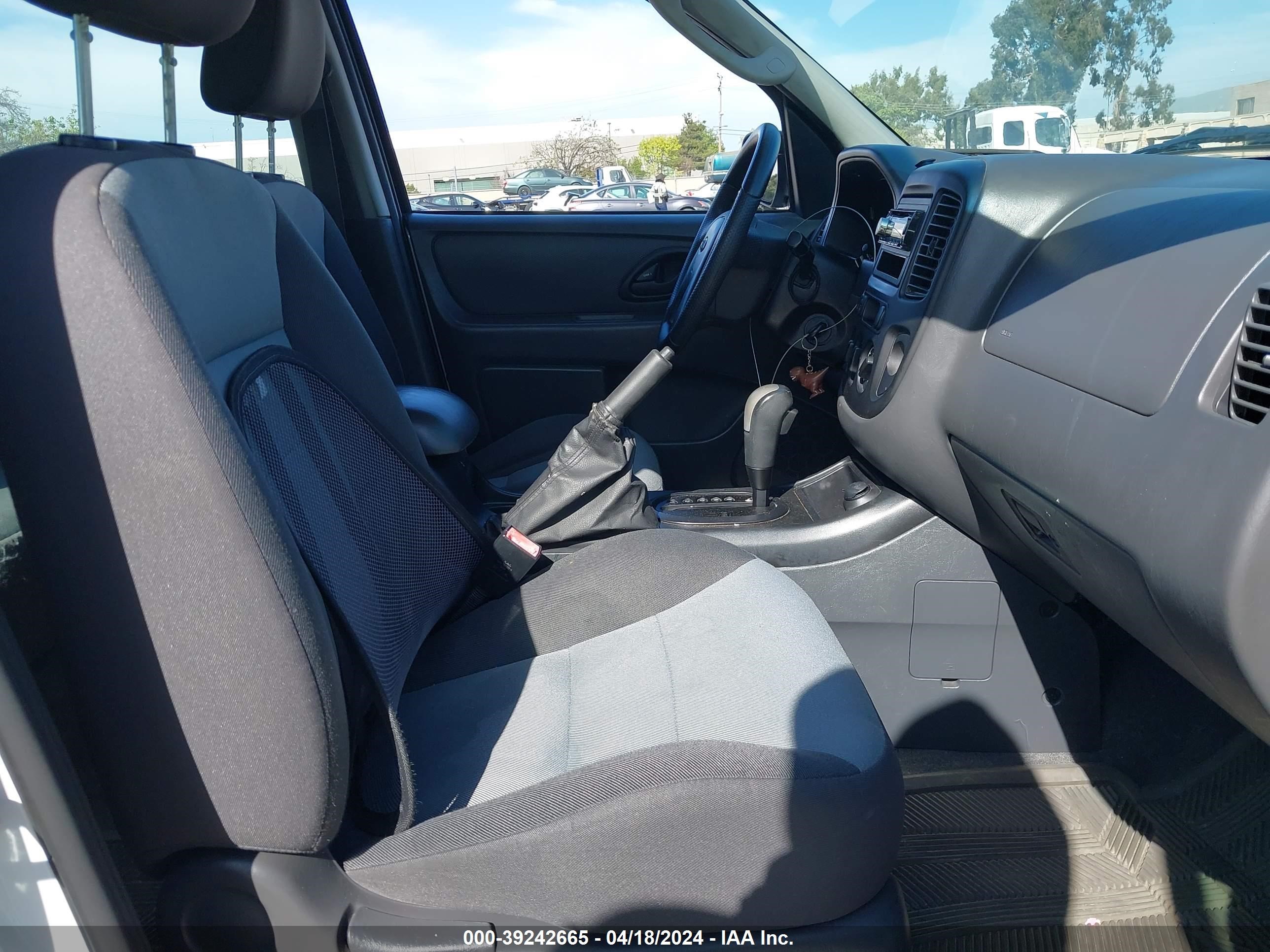 Photo 4 VIN: 1FMYU02Z66KA97684 - FORD ESCAPE 