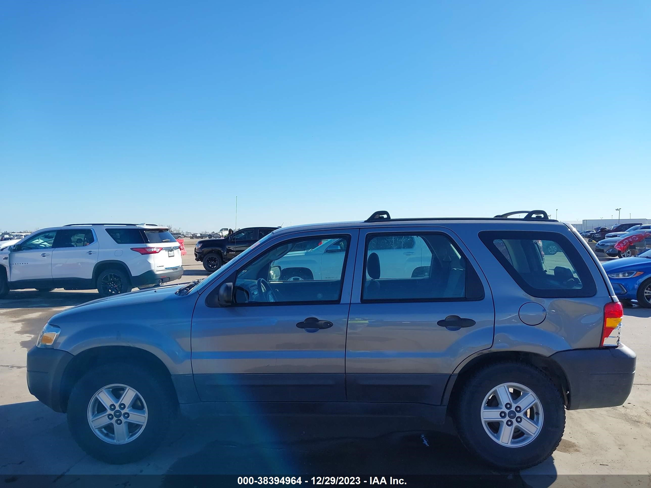 Photo 13 VIN: 1FMYU02ZX7KA44701 - FORD ESCAPE 