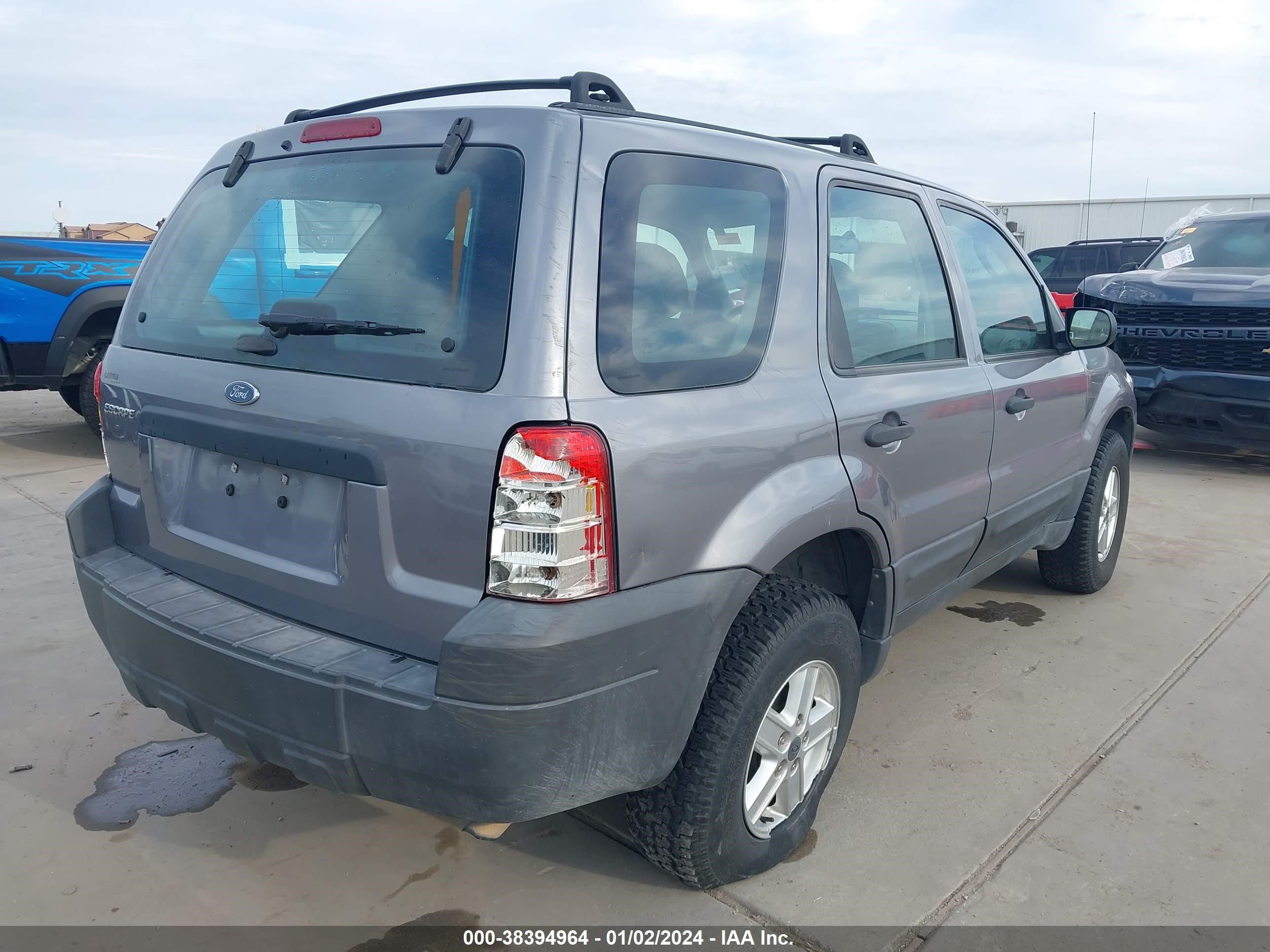 Photo 3 VIN: 1FMYU02ZX7KA44701 - FORD ESCAPE 