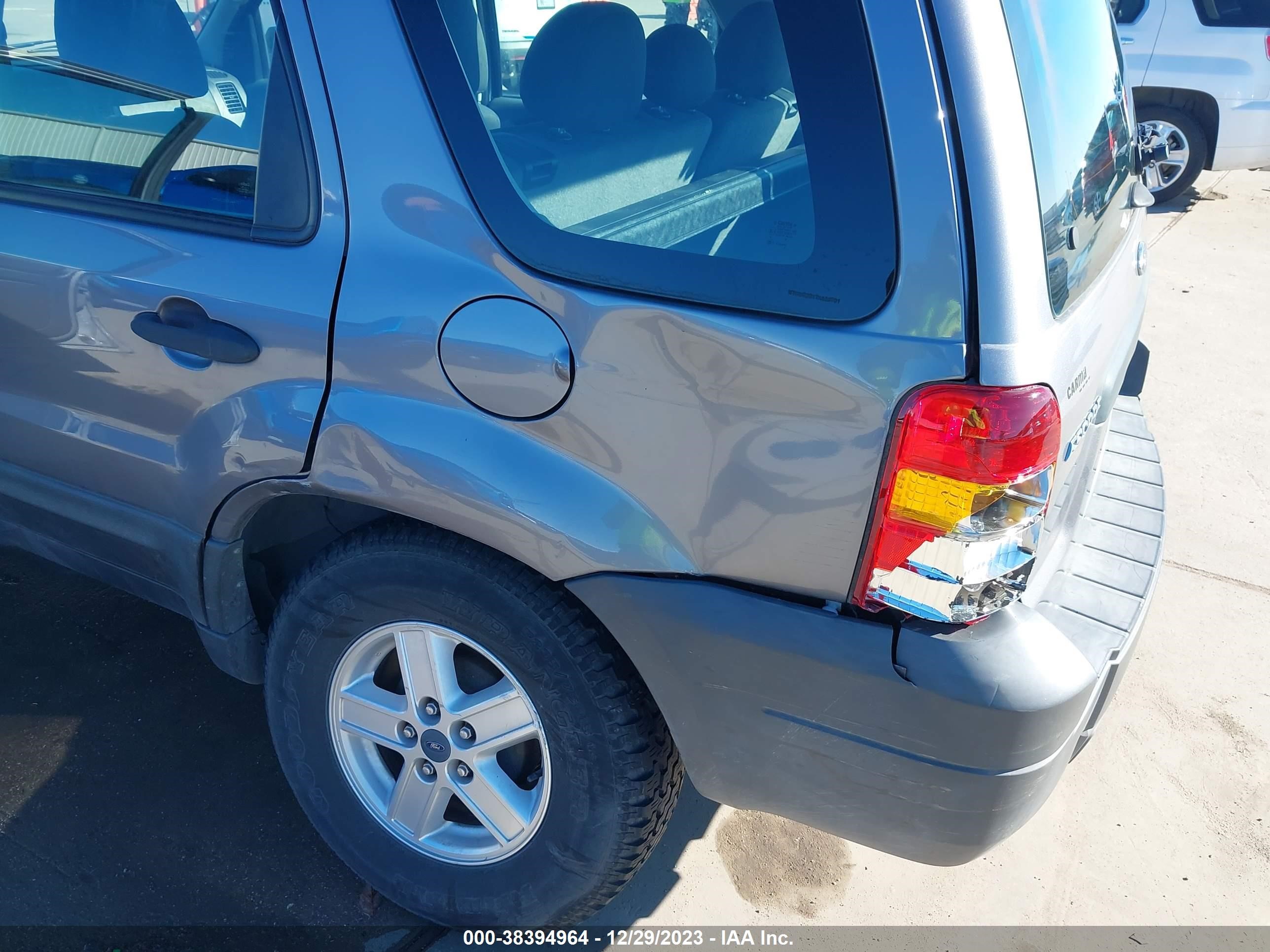 Photo 5 VIN: 1FMYU02ZX7KA44701 - FORD ESCAPE 