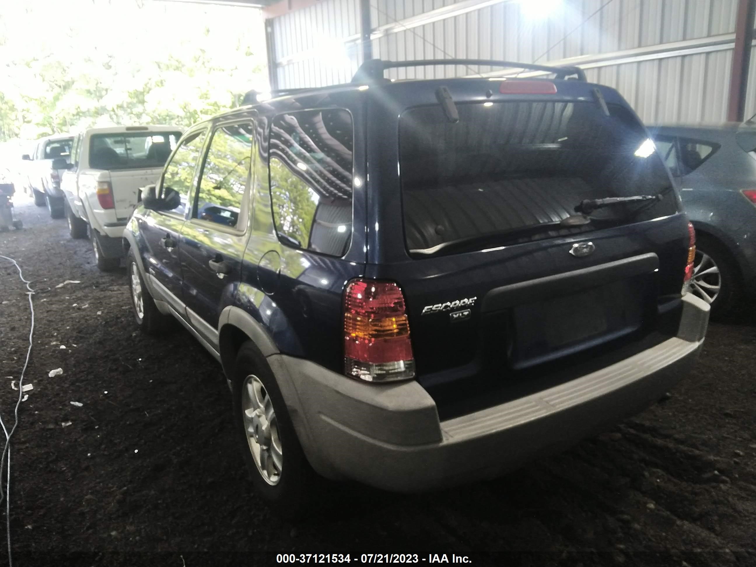 Photo 2 VIN: 1FMYU03102KA50797 - FORD ESCAPE 