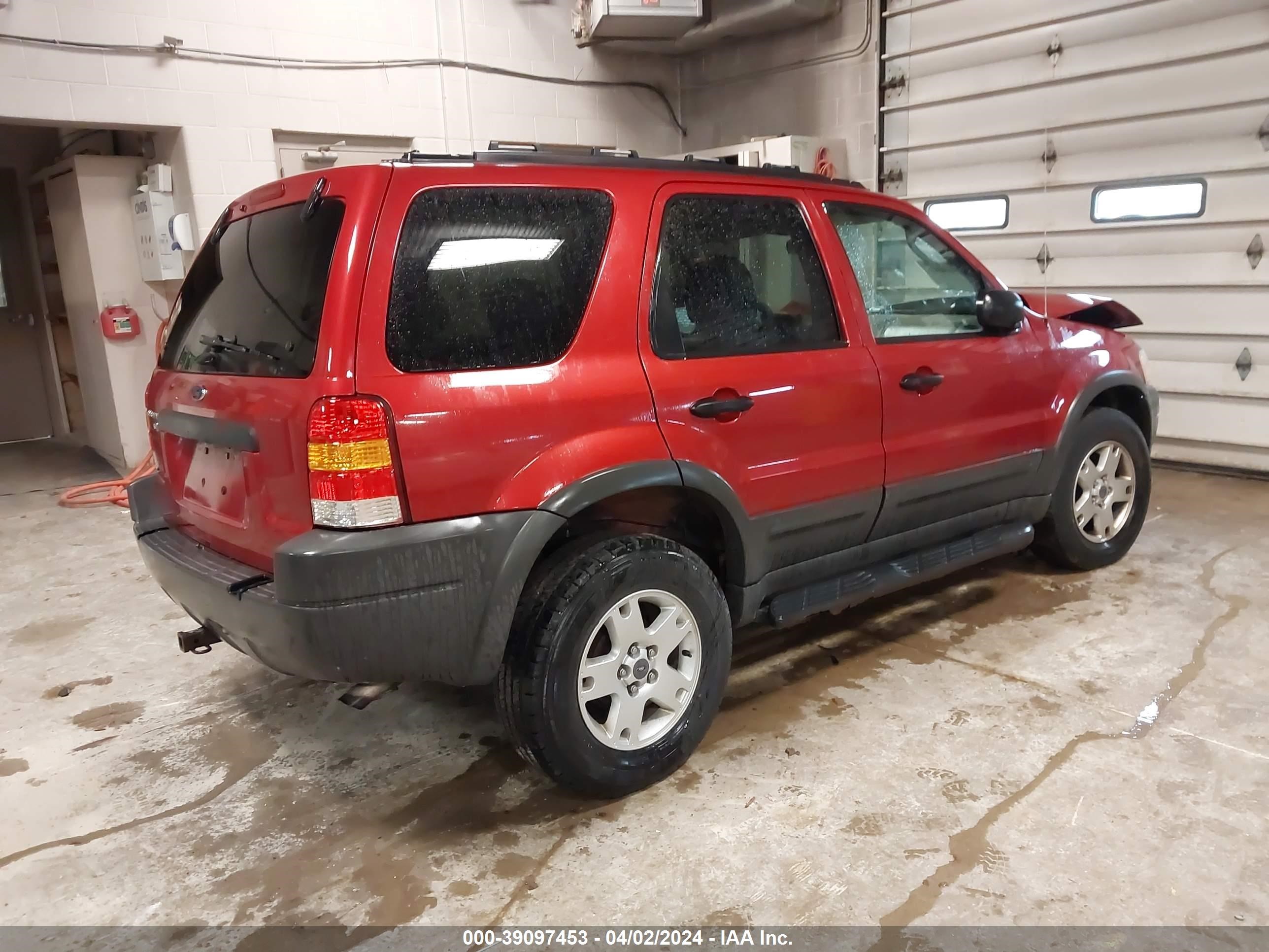 Photo 3 VIN: 1FMYU03103KE09003 - FORD ESCAPE 