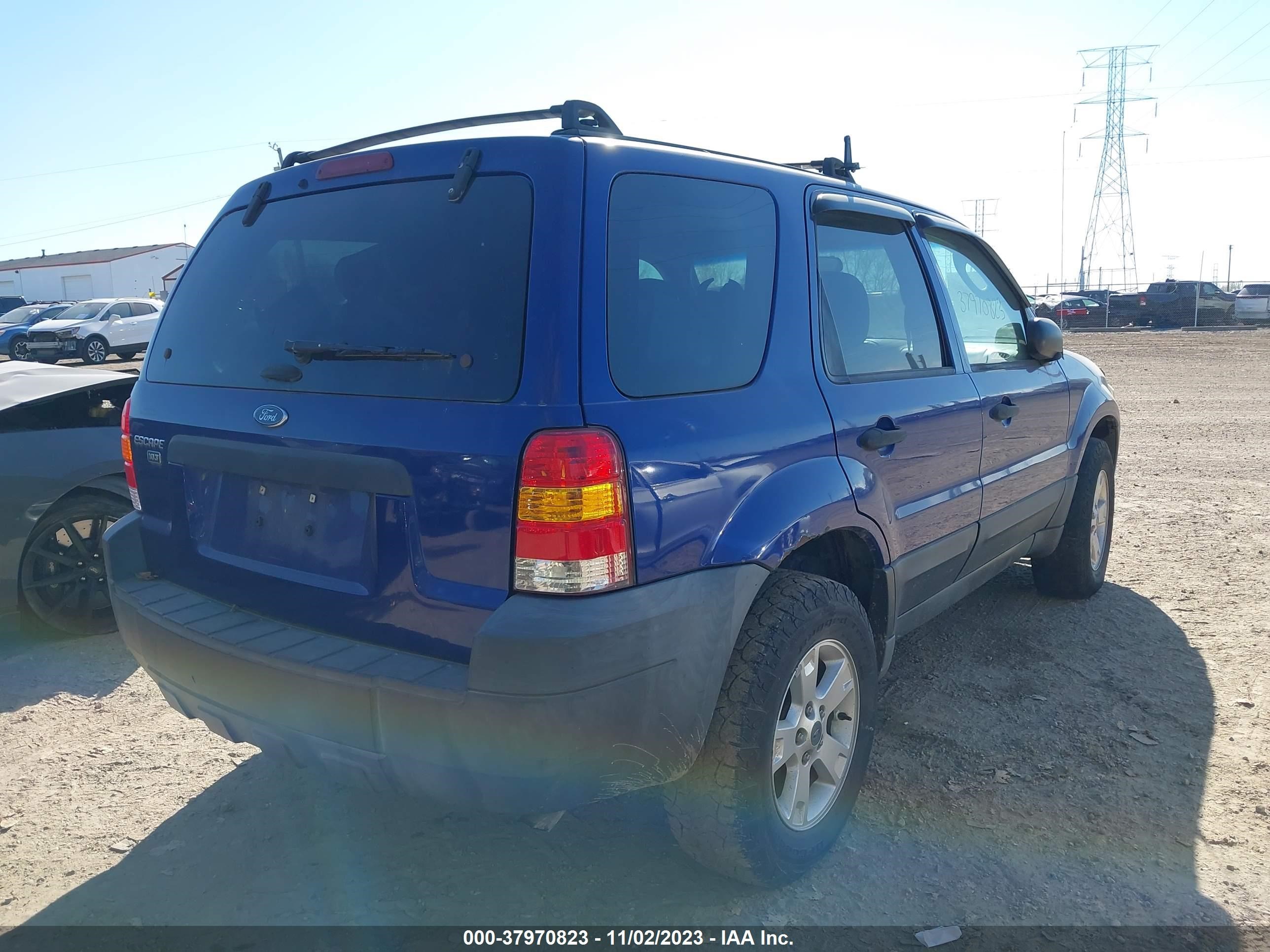 Photo 3 VIN: 1FMYU03105KA35639 - FORD ESCAPE 