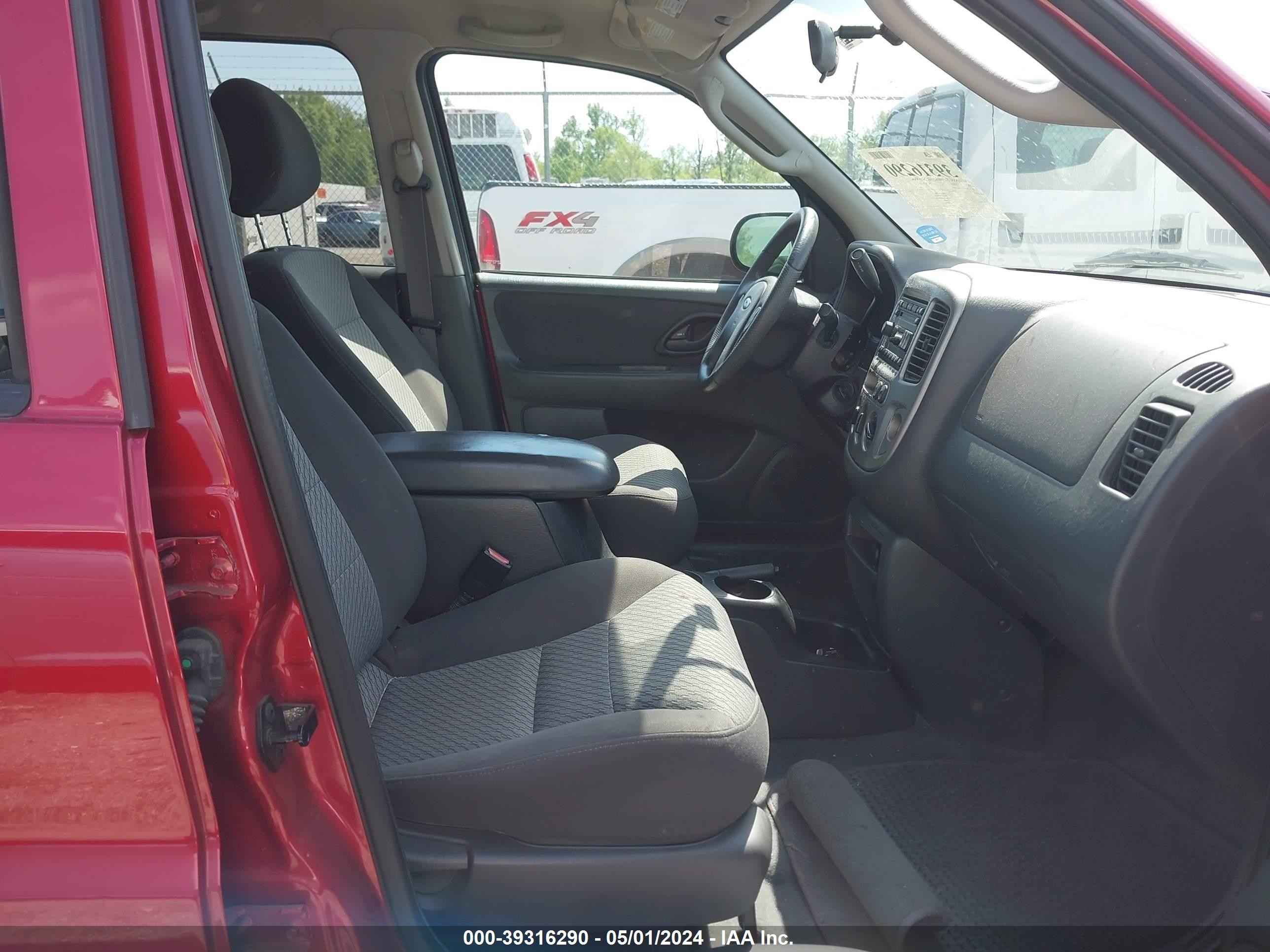 Photo 4 VIN: 1FMYU03113KC16052 - FORD ESCAPE 