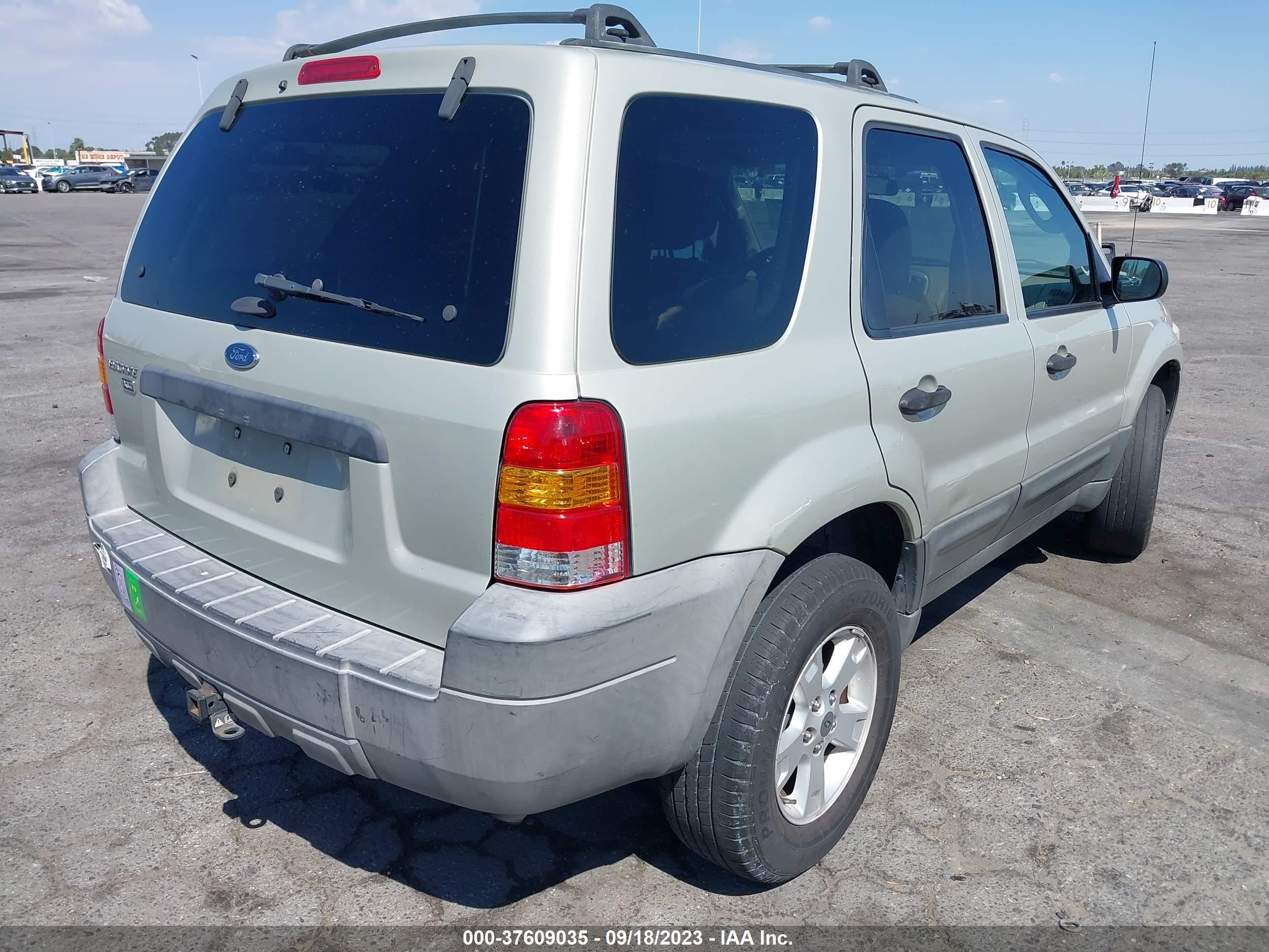 Photo 3 VIN: 1FMYU03125KA85510 - FORD ESCAPE 