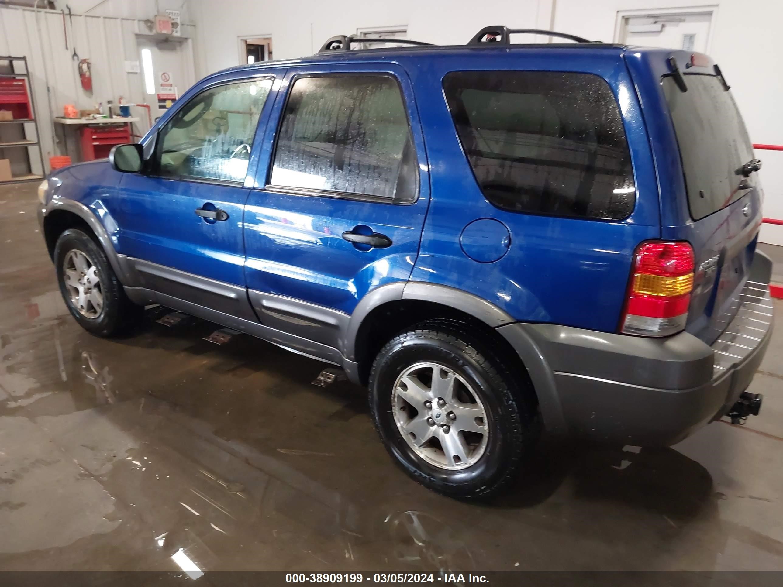 Photo 2 VIN: 1FMYU03125KB15542 - FORD ESCAPE 