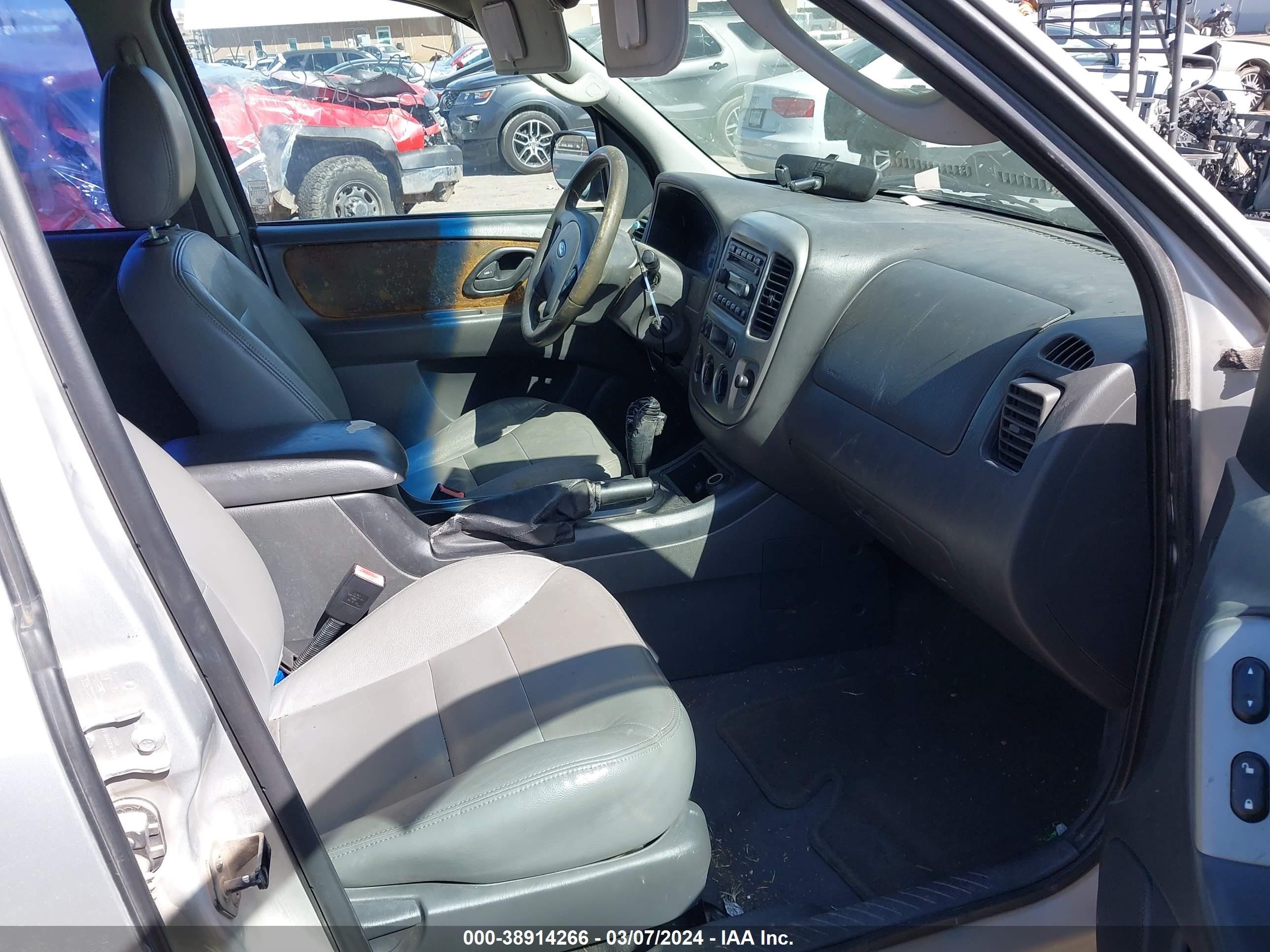 Photo 4 VIN: 1FMYU03125KB15993 - FORD ESCAPE 