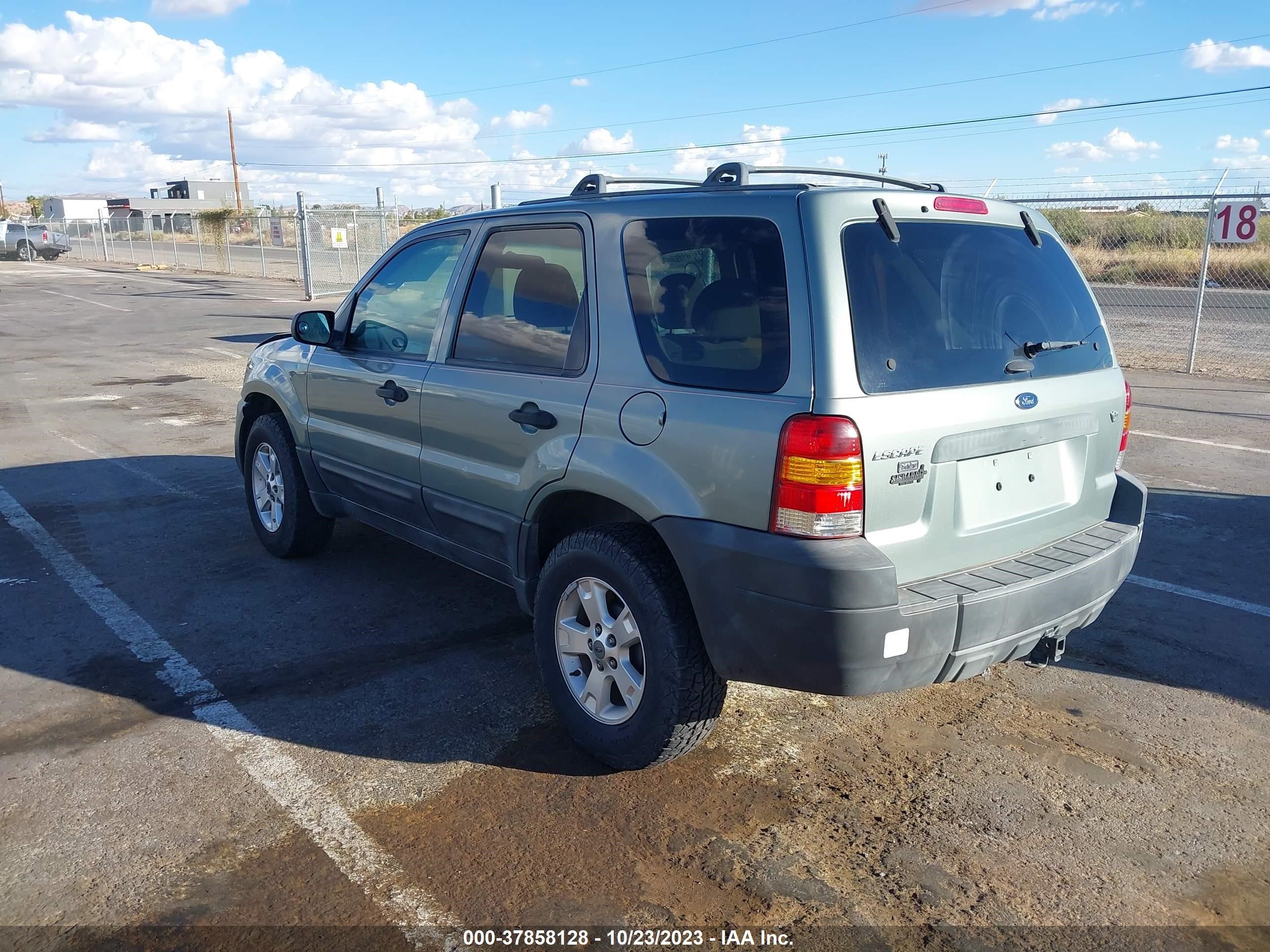 Photo 2 VIN: 1FMYU03126KA56154 - FORD ESCAPE 