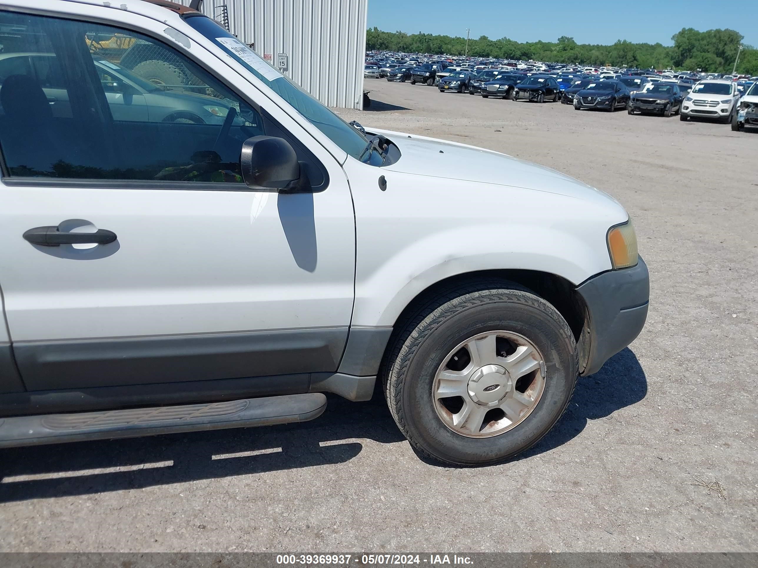 Photo 11 VIN: 1FMYU03133KA93385 - FORD ESCAPE 