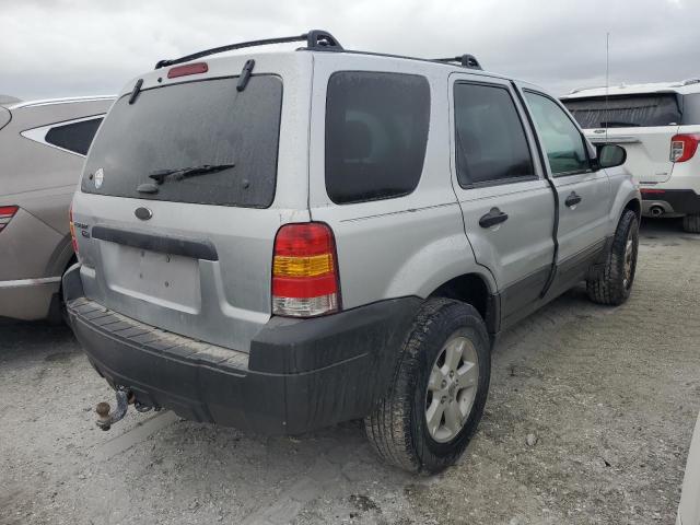 Photo 2 VIN: 1FMYU03135DA00081 - FORD ESCAPE XLT 