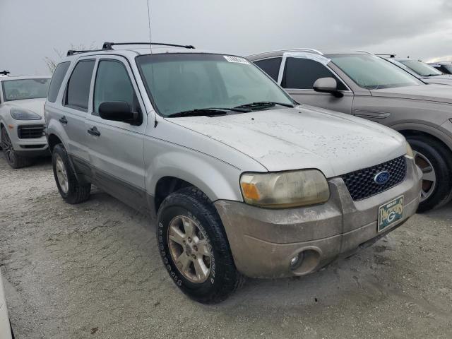 Photo 3 VIN: 1FMYU03135DA00081 - FORD ESCAPE XLT 