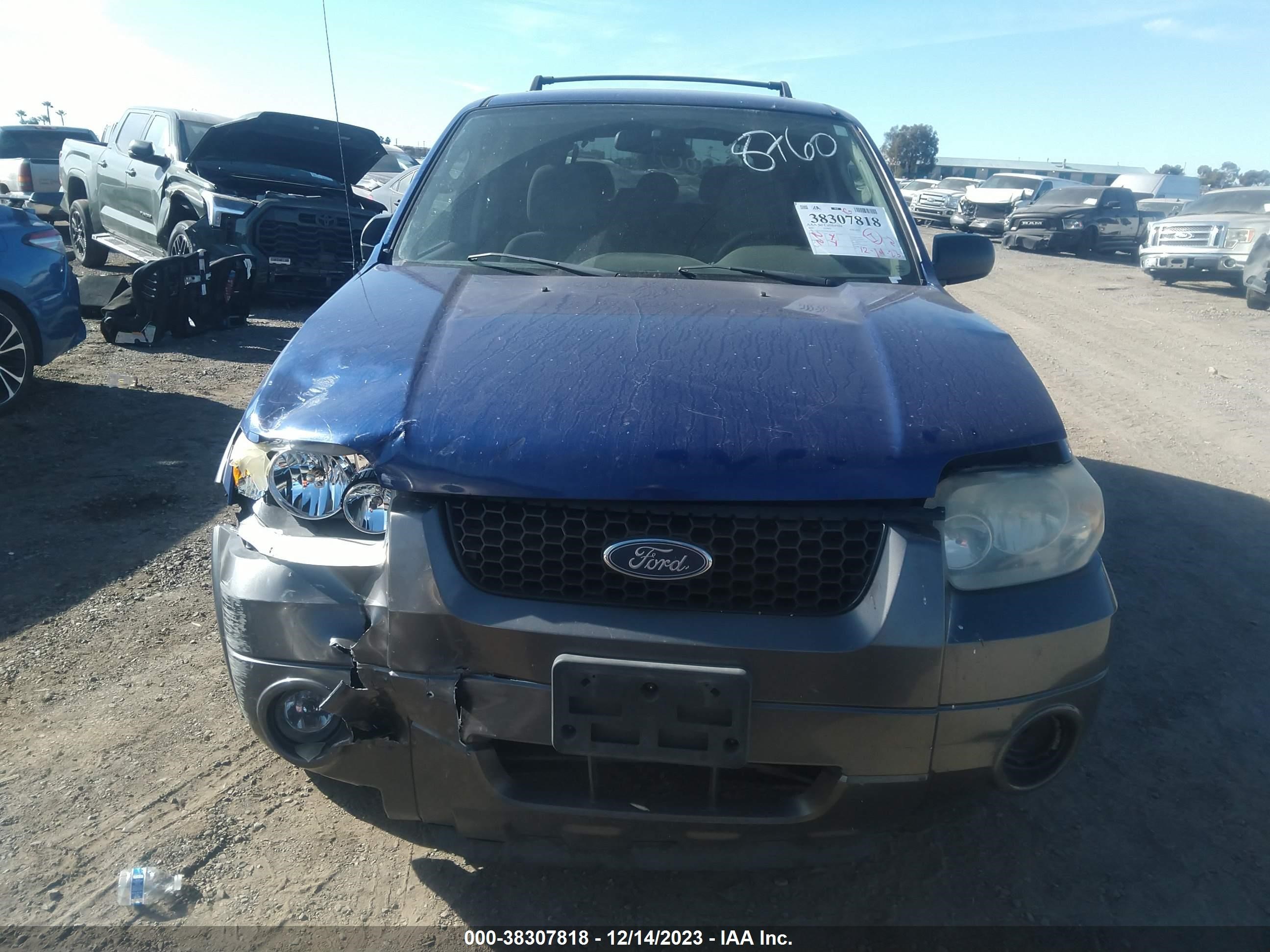 Photo 11 VIN: 1FMYU03146KA68760 - FORD ESCAPE 