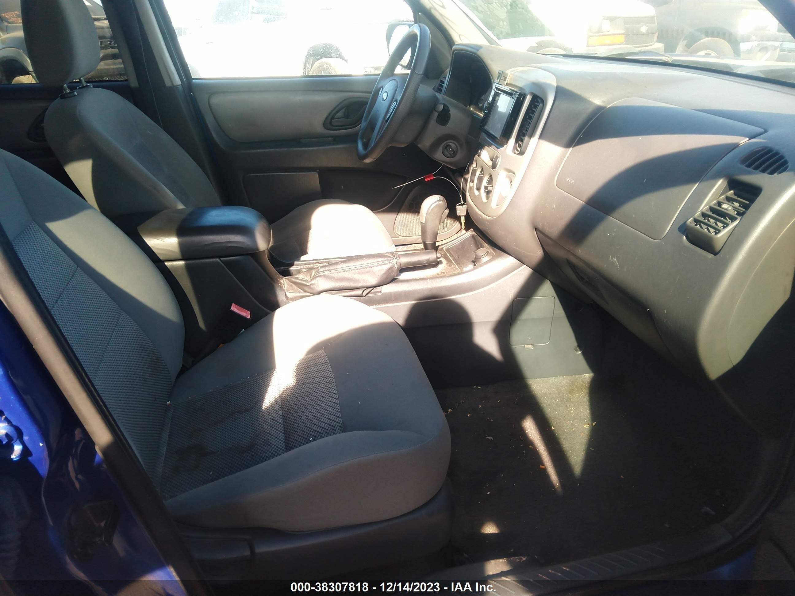 Photo 4 VIN: 1FMYU03146KA68760 - FORD ESCAPE 