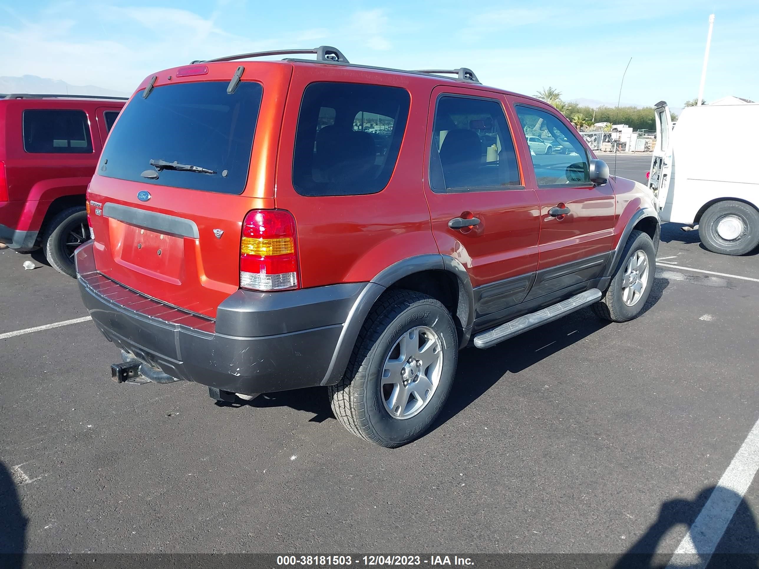 Photo 3 VIN: 1FMYU03146KC12730 - FORD ESCAPE 