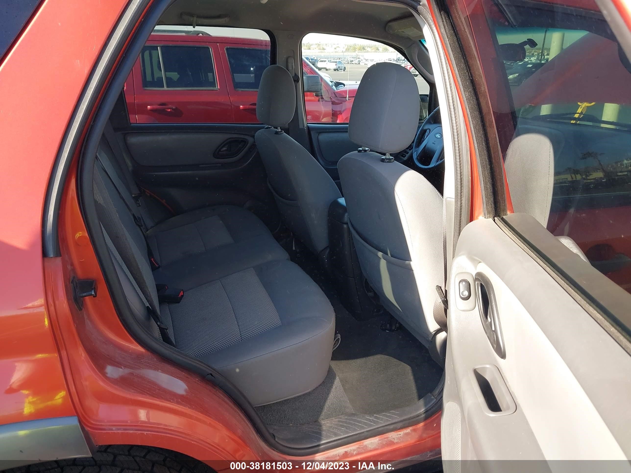 Photo 7 VIN: 1FMYU03146KC12730 - FORD ESCAPE 