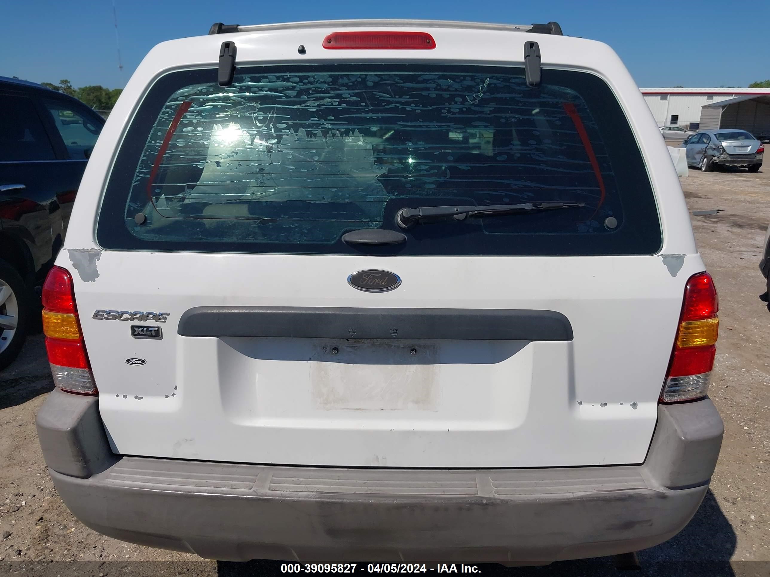 Photo 5 VIN: 1FMYU03151KC20845 - FORD ESCAPE 