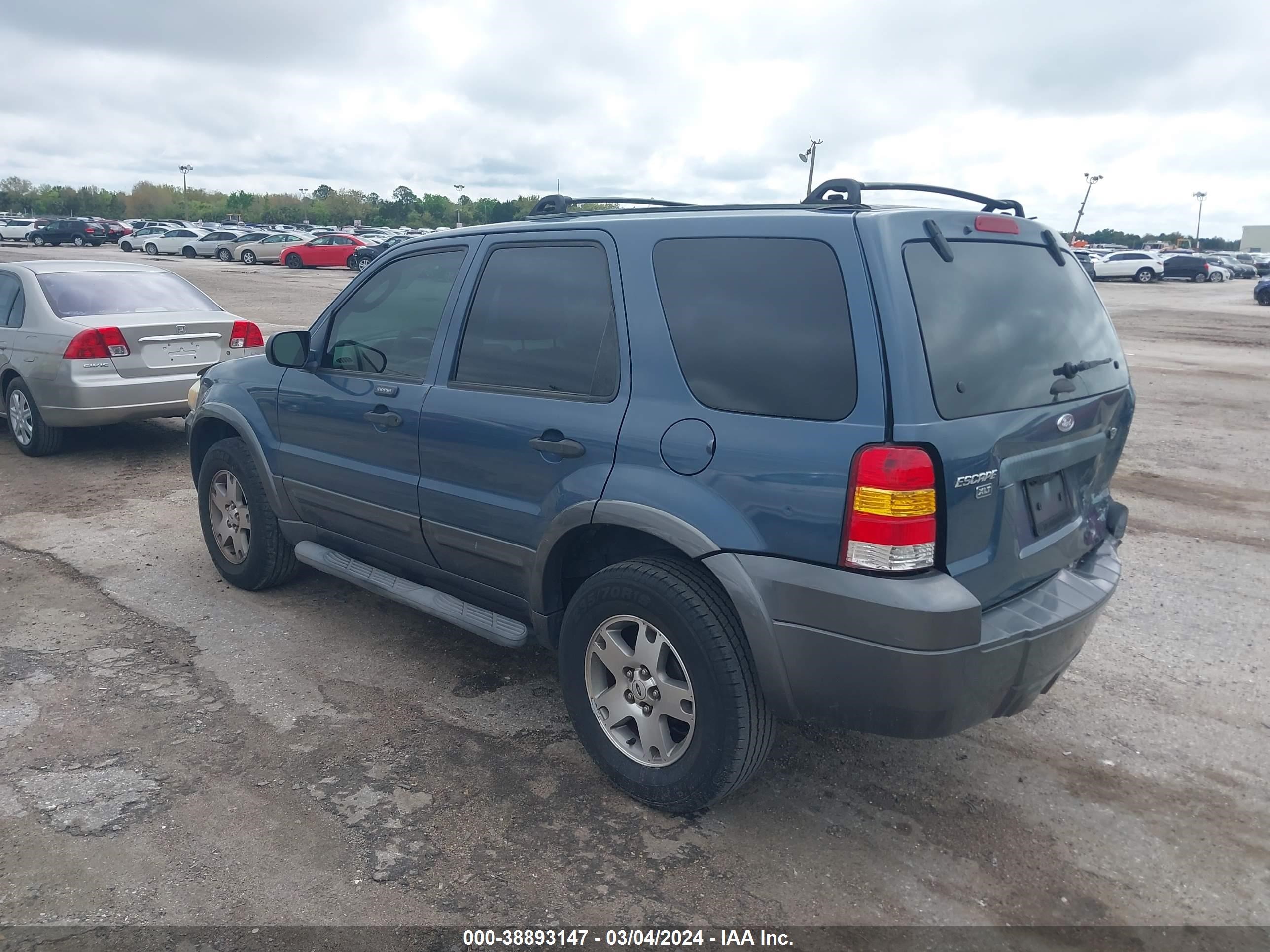 Photo 2 VIN: 1FMYU03155KD14939 - FORD ESCAPE 