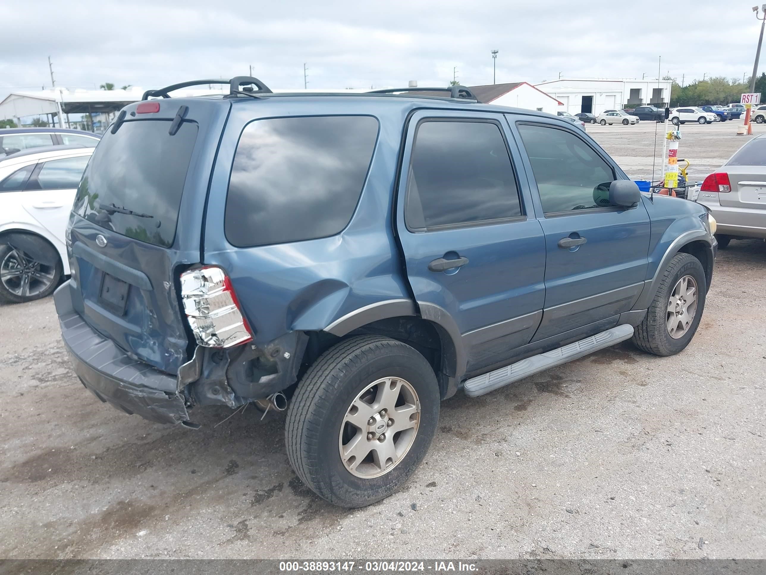 Photo 3 VIN: 1FMYU03155KD14939 - FORD ESCAPE 