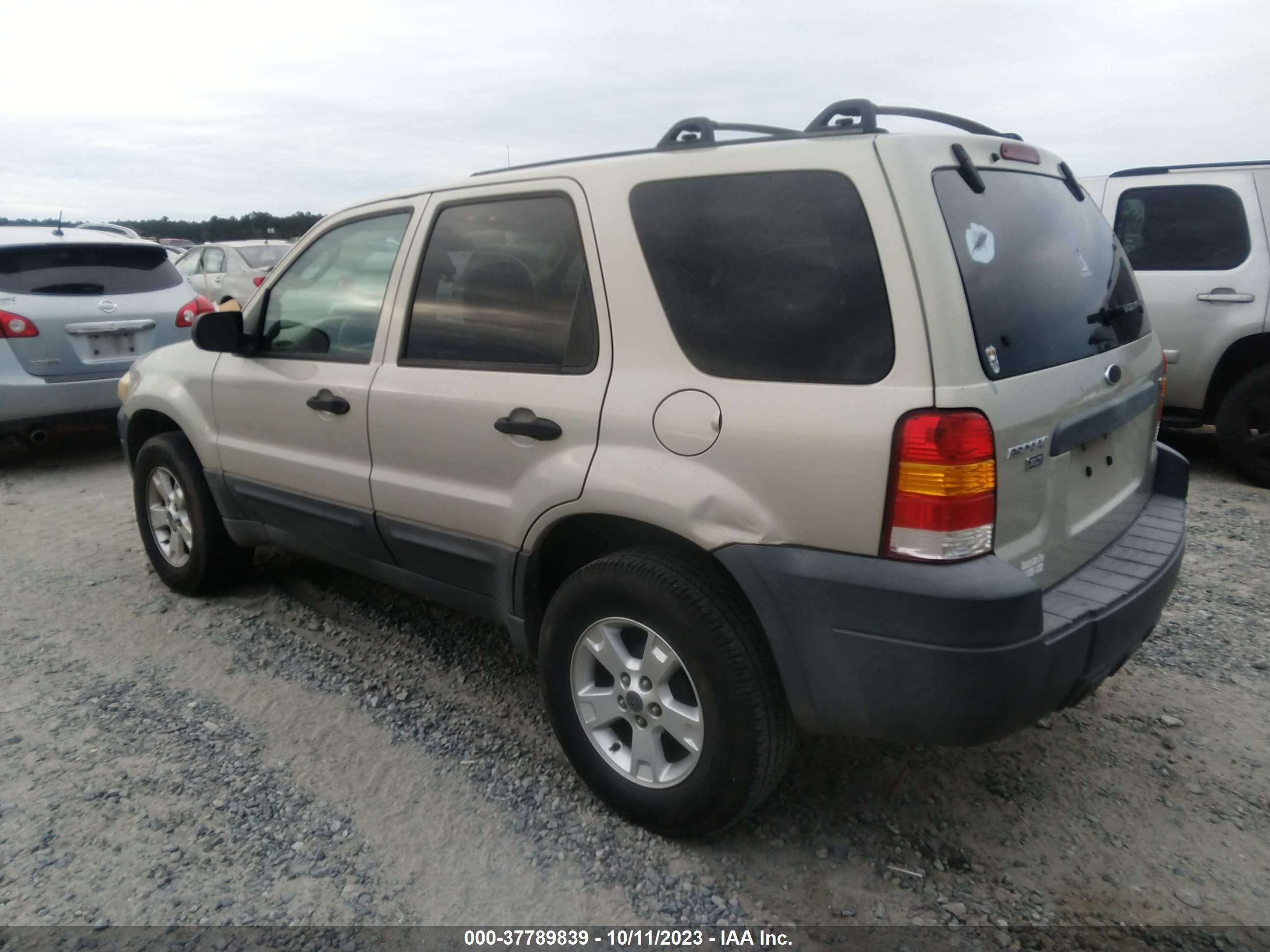 Photo 2 VIN: 1FMYU03156KA08048 - FORD ESCAPE 