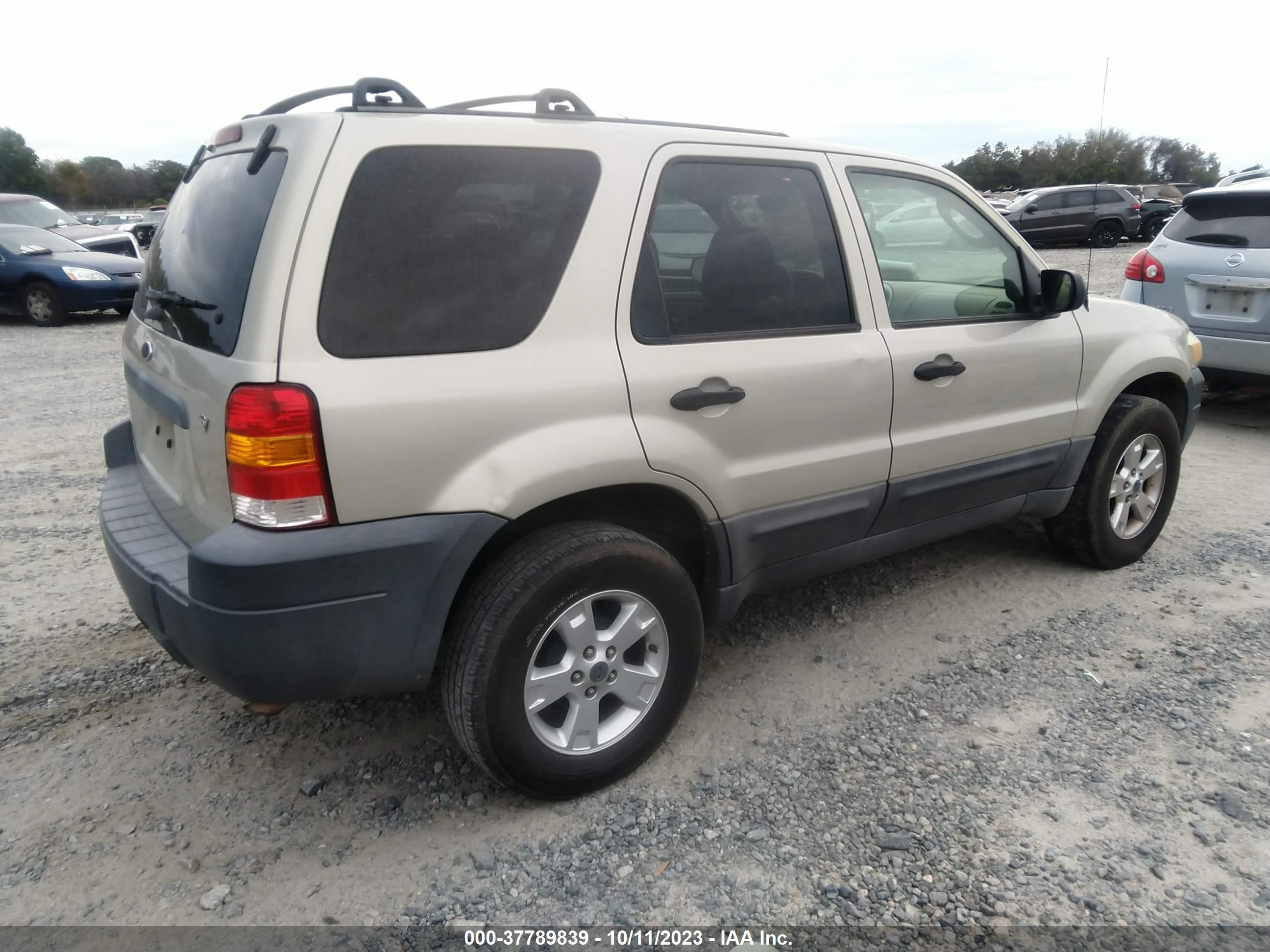 Photo 3 VIN: 1FMYU03156KA08048 - FORD ESCAPE 