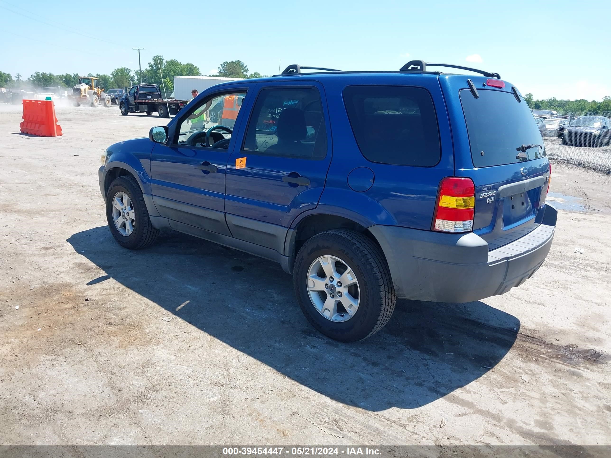 Photo 2 VIN: 1FMYU03157KB61451 - FORD ESCAPE 