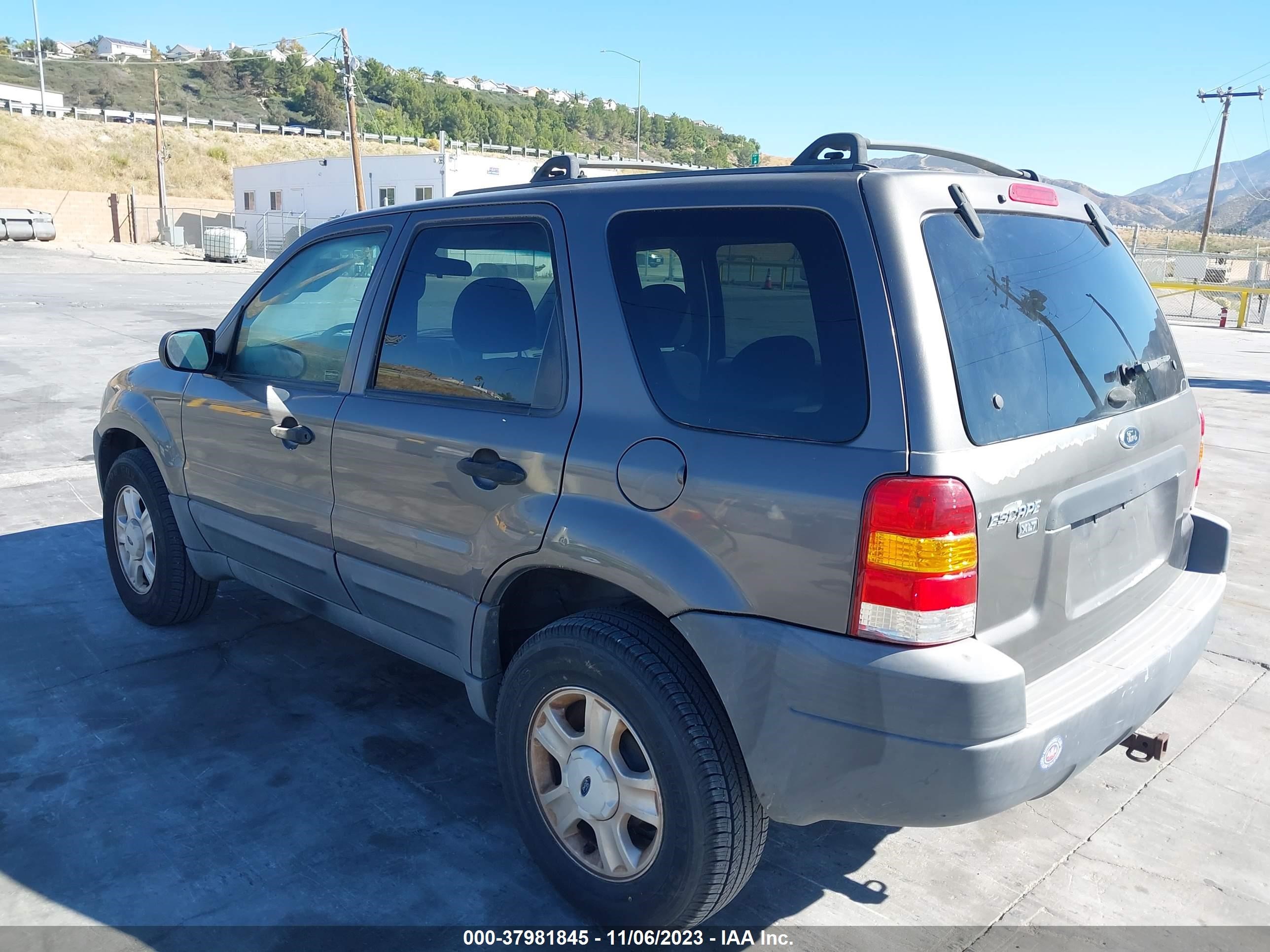 Photo 2 VIN: 1FMYU03163KB03438 - FORD ESCAPE 