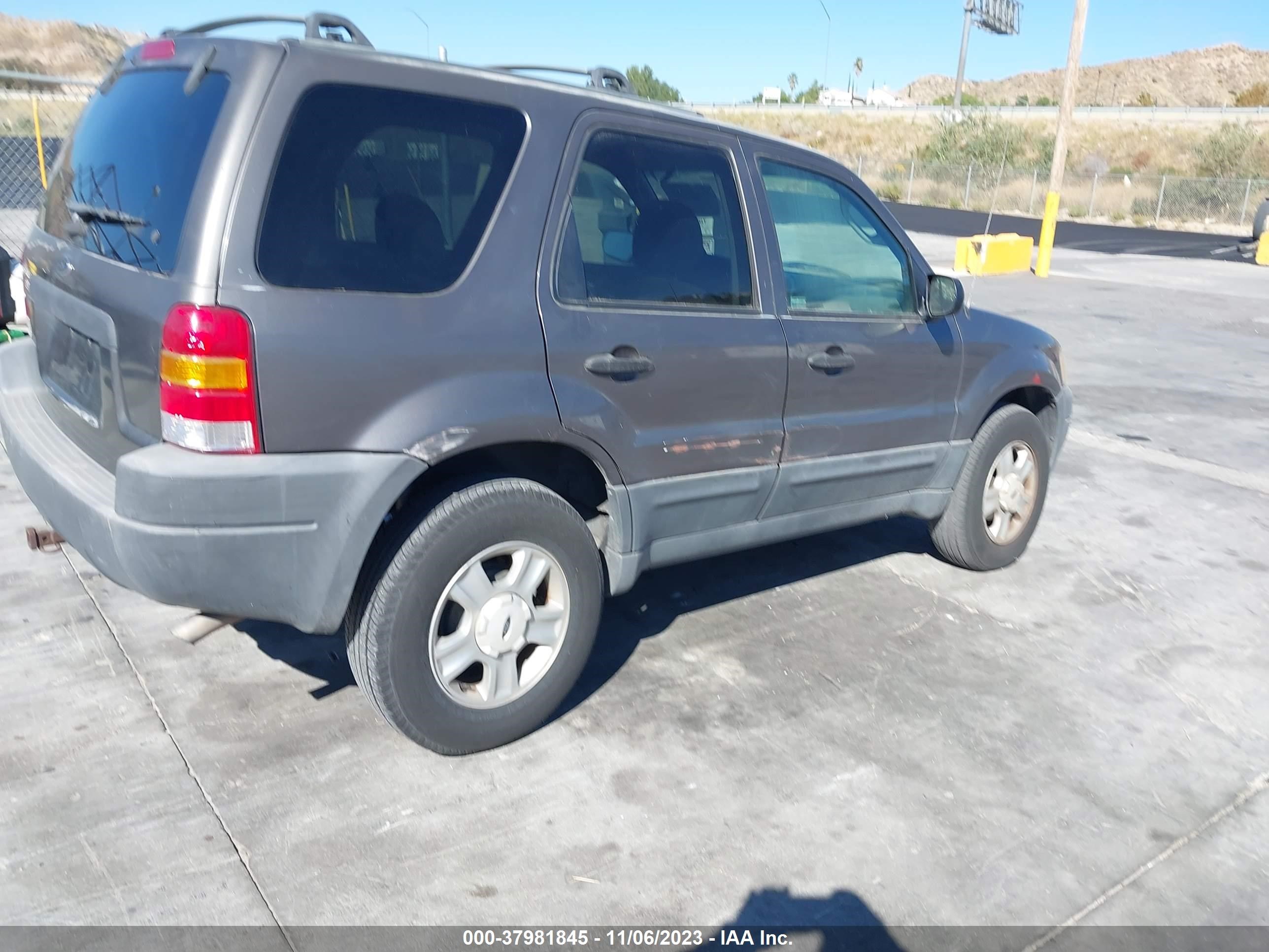 Photo 3 VIN: 1FMYU03163KB03438 - FORD ESCAPE 