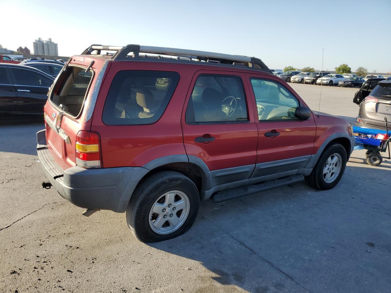 Photo 2 VIN: 1FMYU03163KB81136 - FORD ESCAPE 