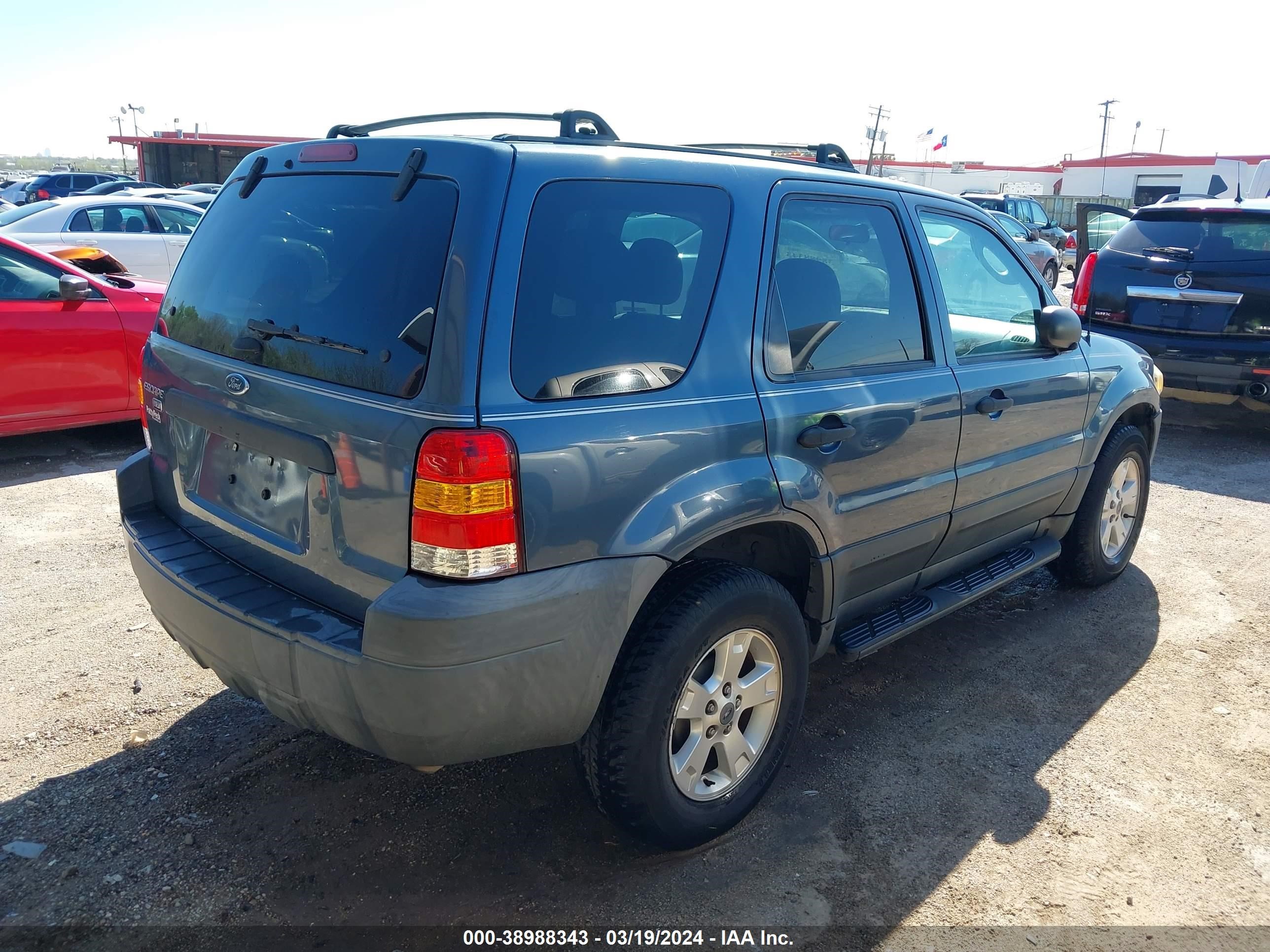 Photo 3 VIN: 1FMYU03165KA74171 - FORD ESCAPE 