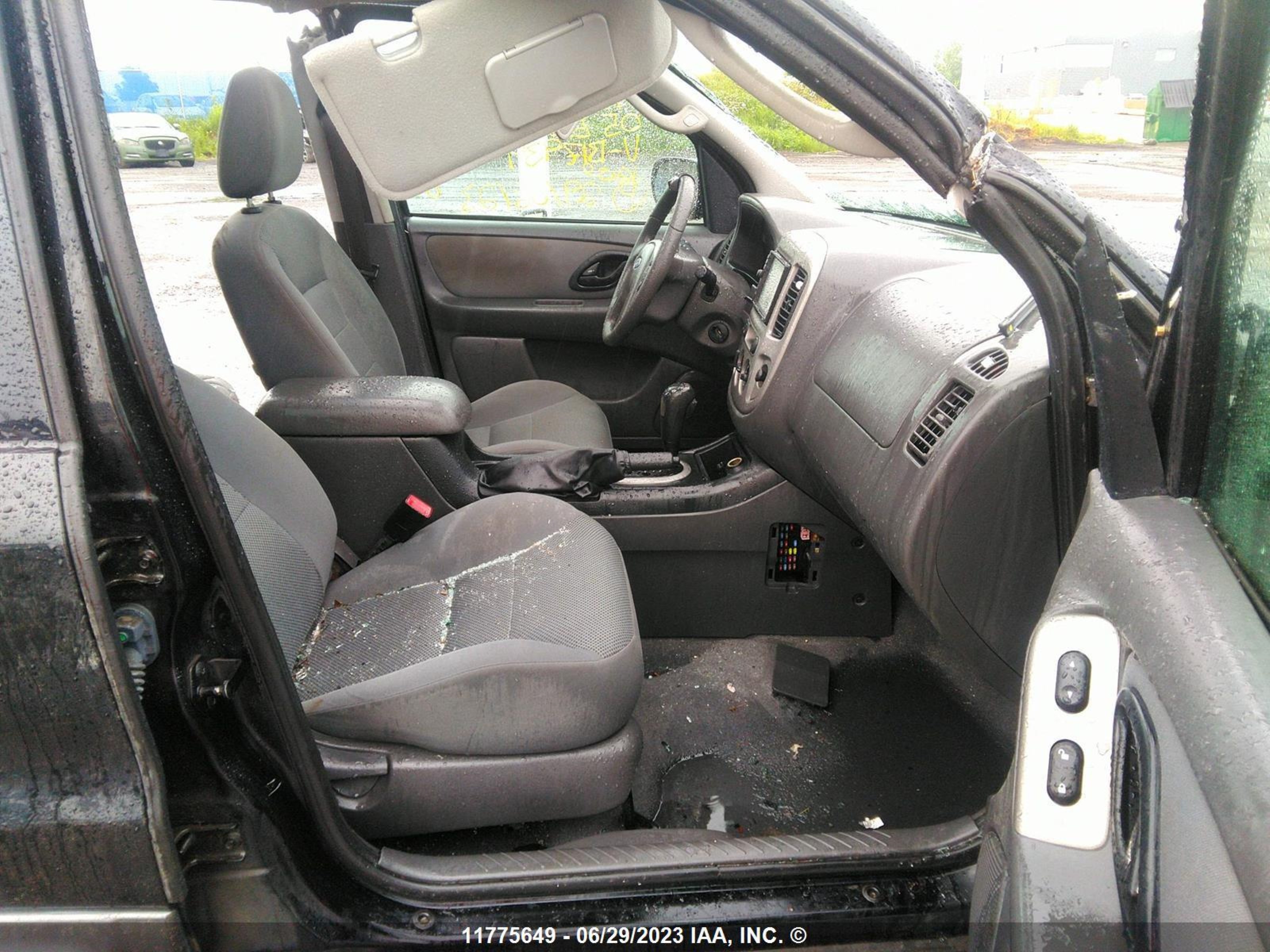 Photo 4 VIN: 1FMYU03165KB17939 - FORD ESCAPE 