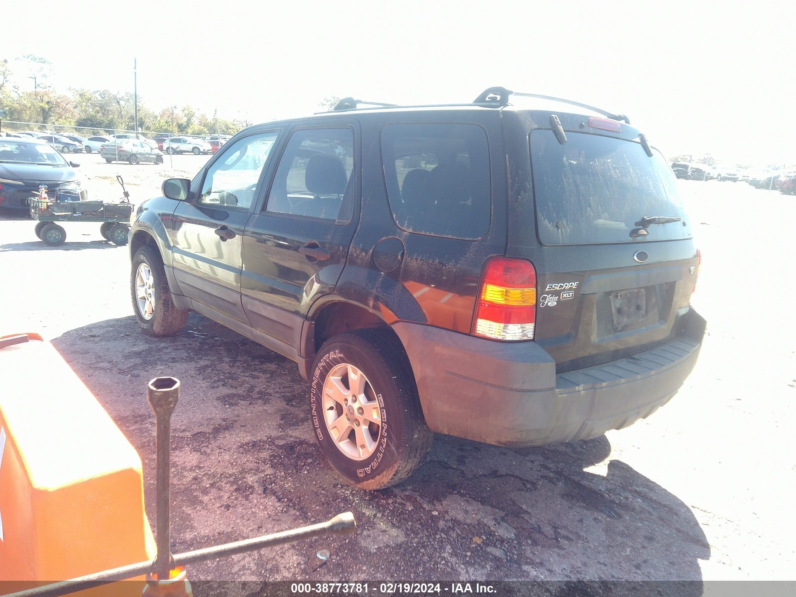 Photo 2 VIN: 1FMYU03166KA57565 - FORD ESCAPE 