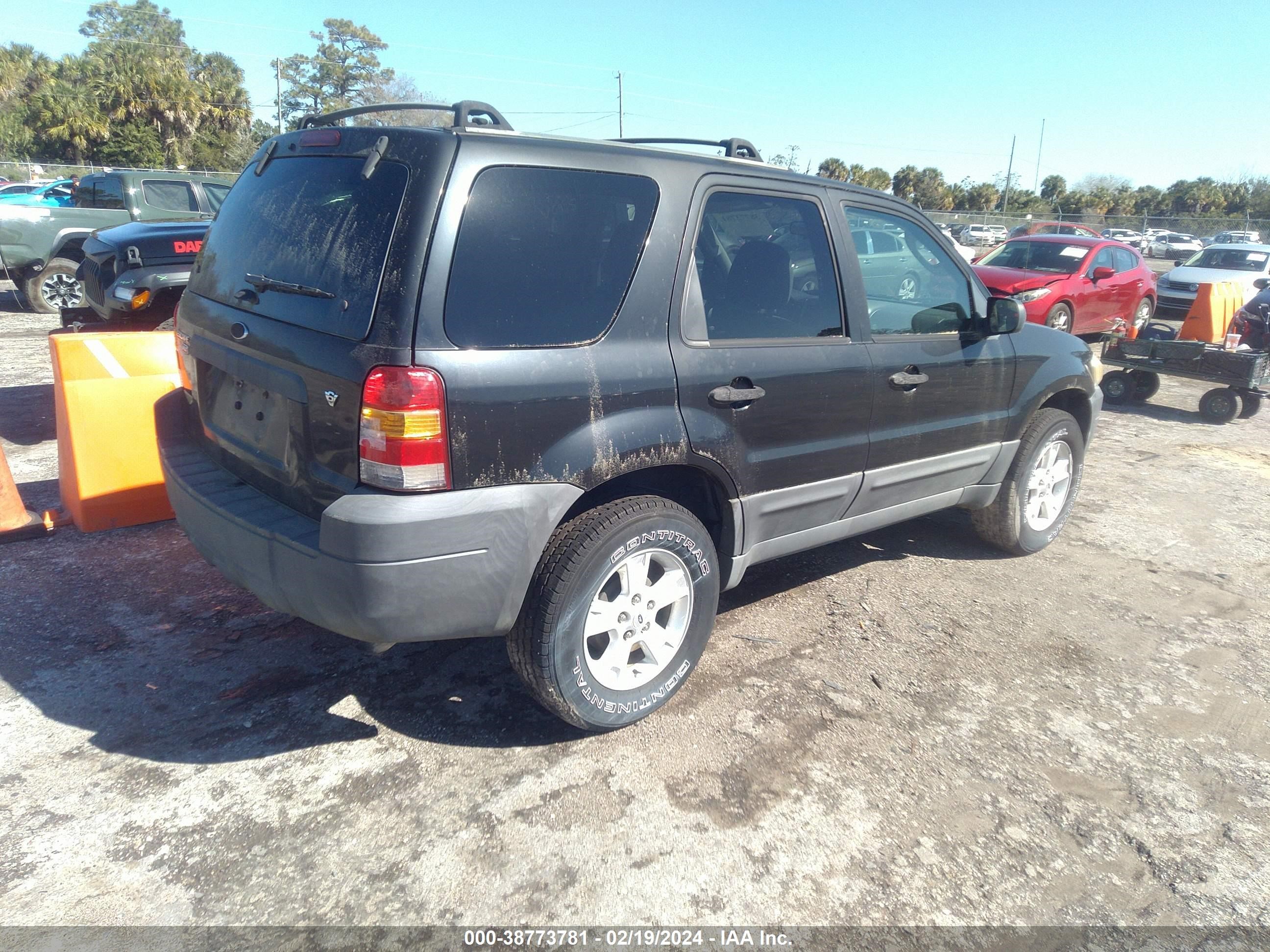 Photo 3 VIN: 1FMYU03166KA57565 - FORD ESCAPE 