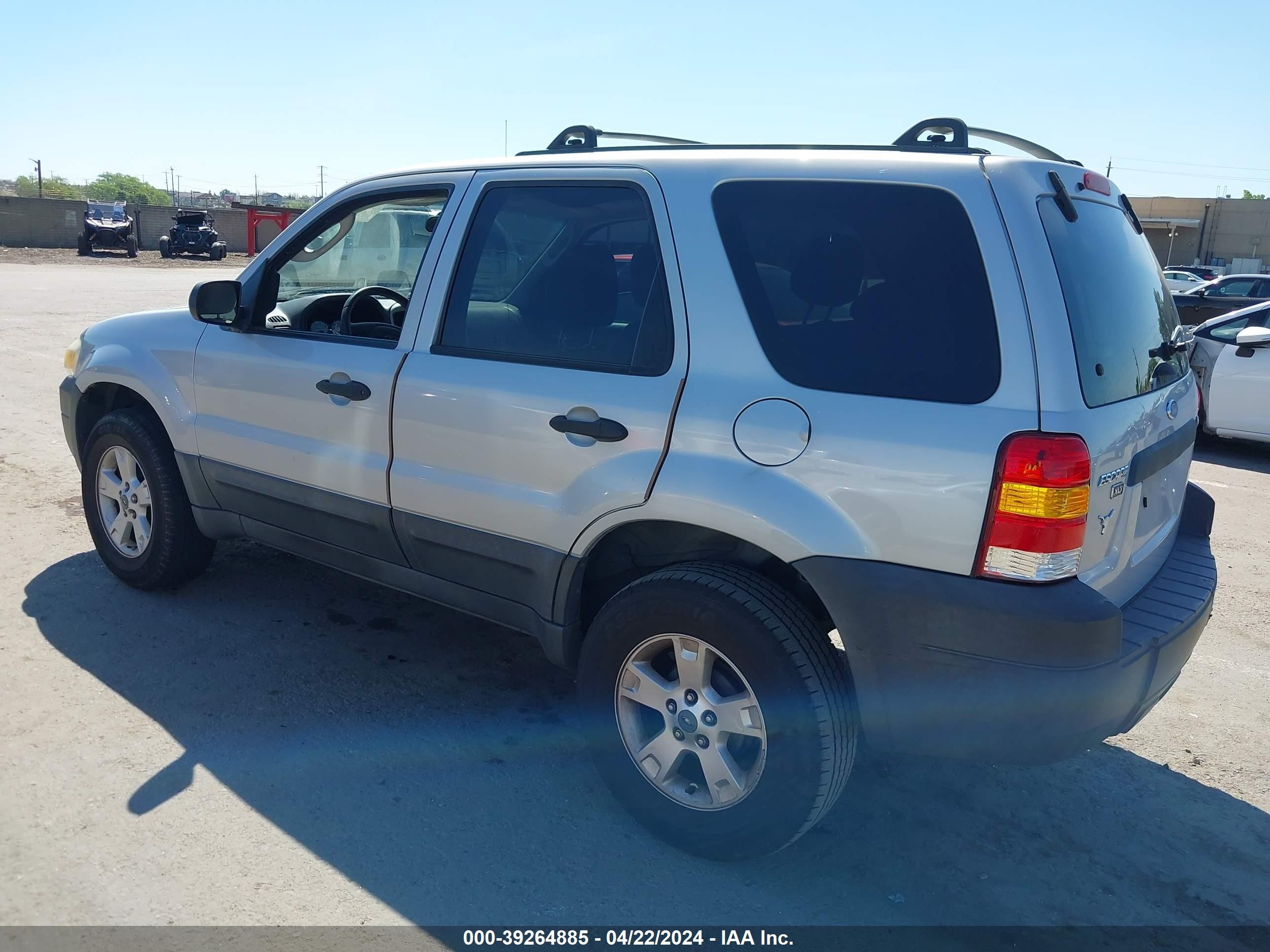 Photo 2 VIN: 1FMYU03166KB77740 - FORD ESCAPE 