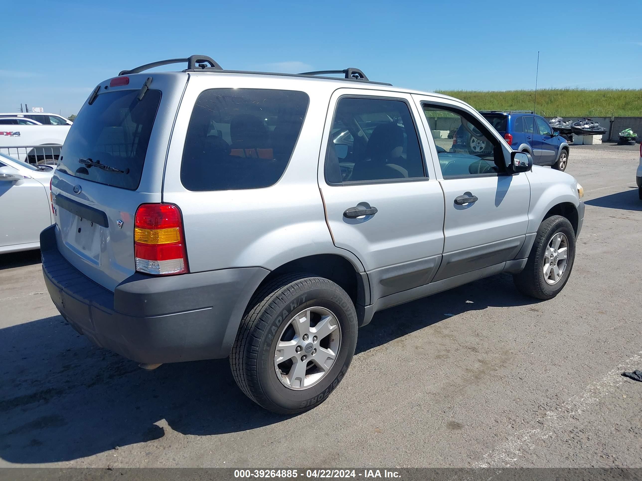 Photo 3 VIN: 1FMYU03166KB77740 - FORD ESCAPE 