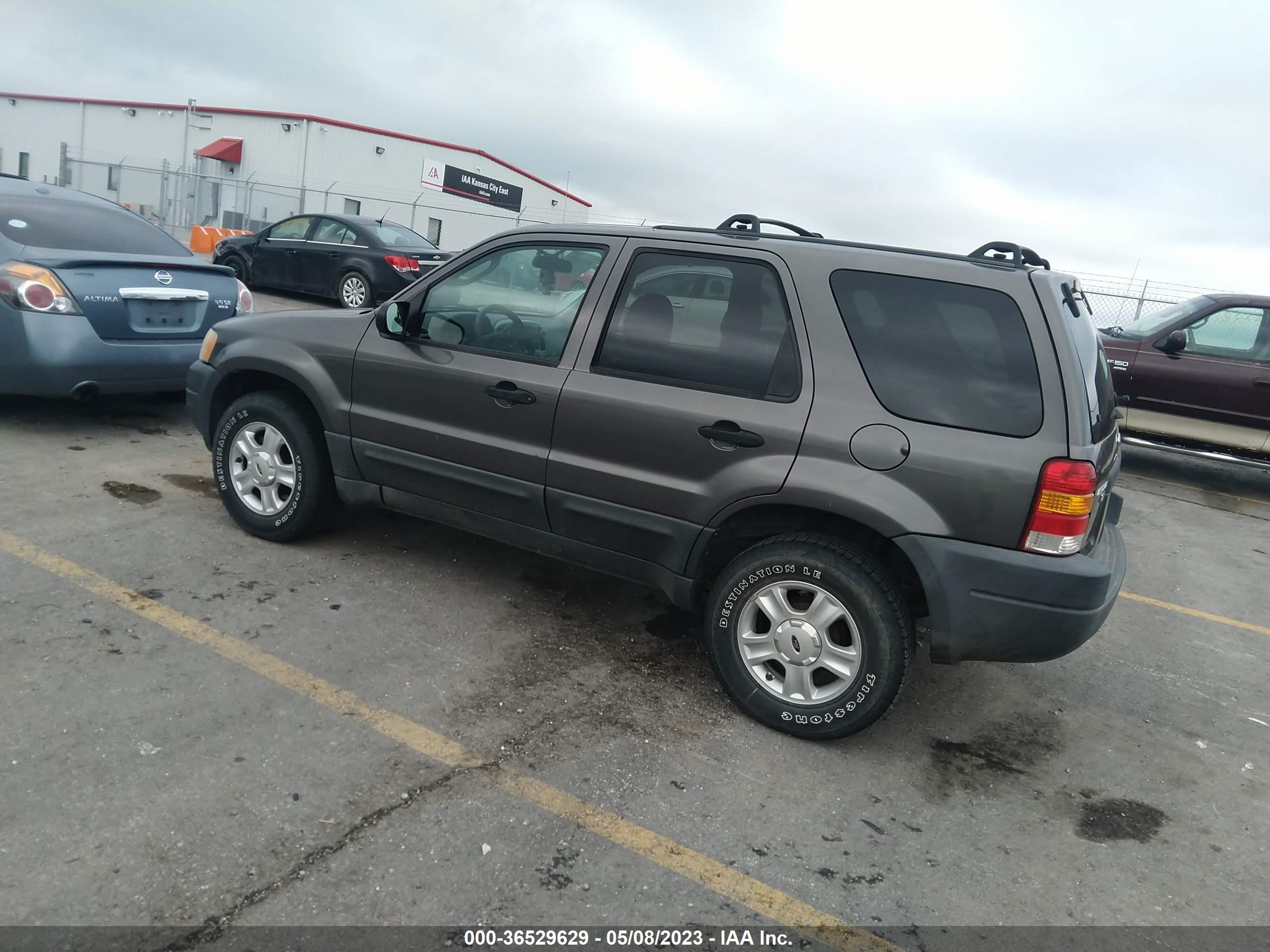 Photo 2 VIN: 1FMYU03174DA18744 - FORD ESCAPE 