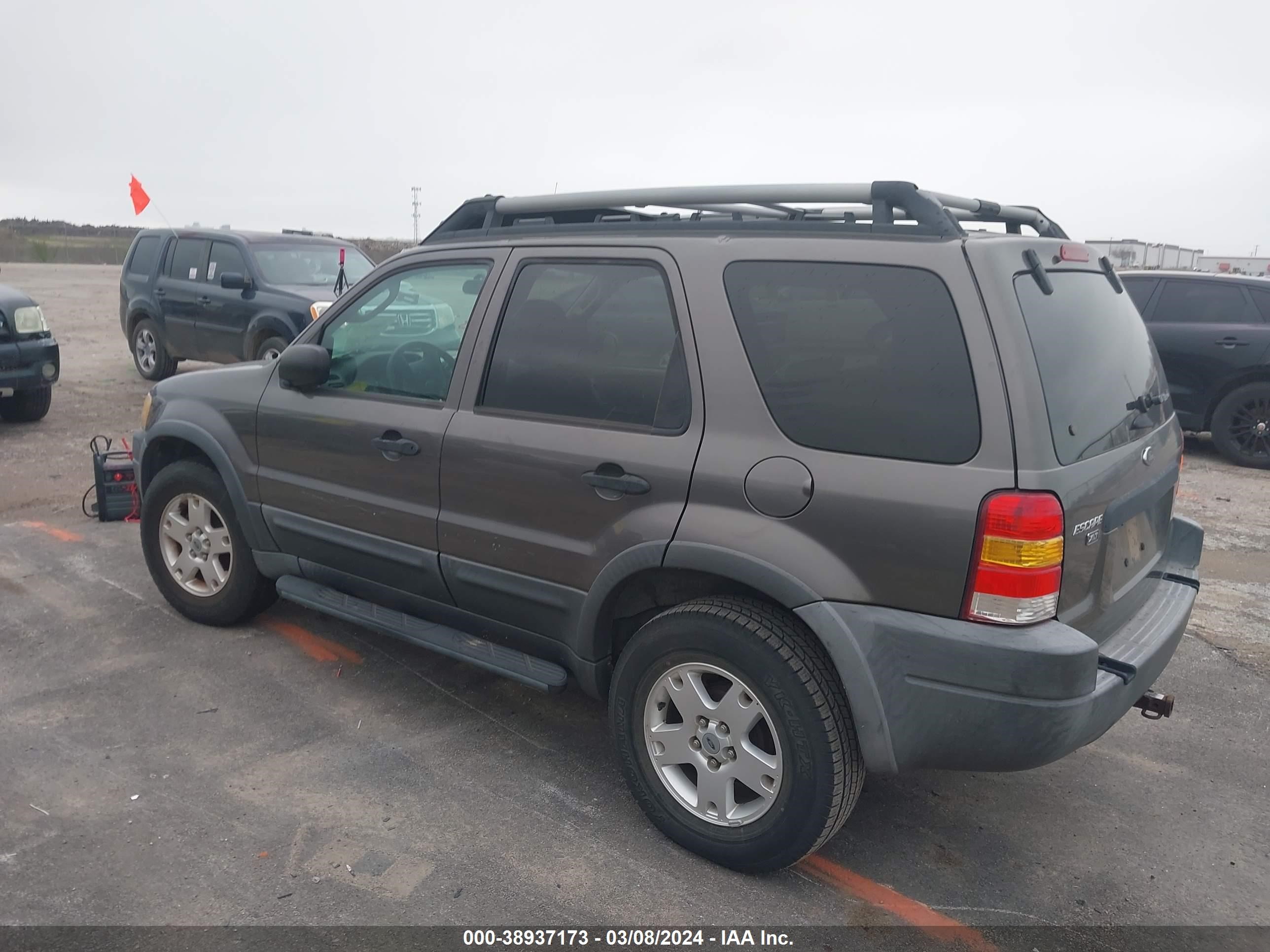 Photo 2 VIN: 1FMYU03174KB65044 - FORD ESCAPE 