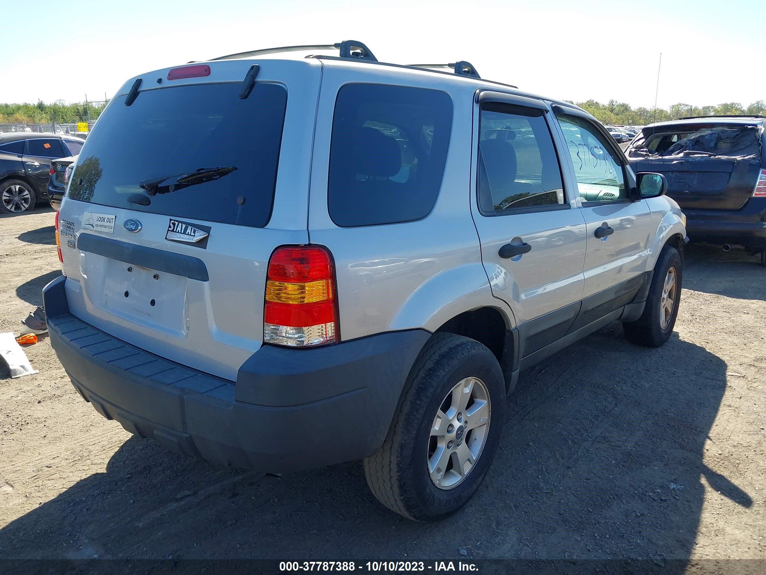 Photo 3 VIN: 1FMYU03175DA21497 - FORD ESCAPE 