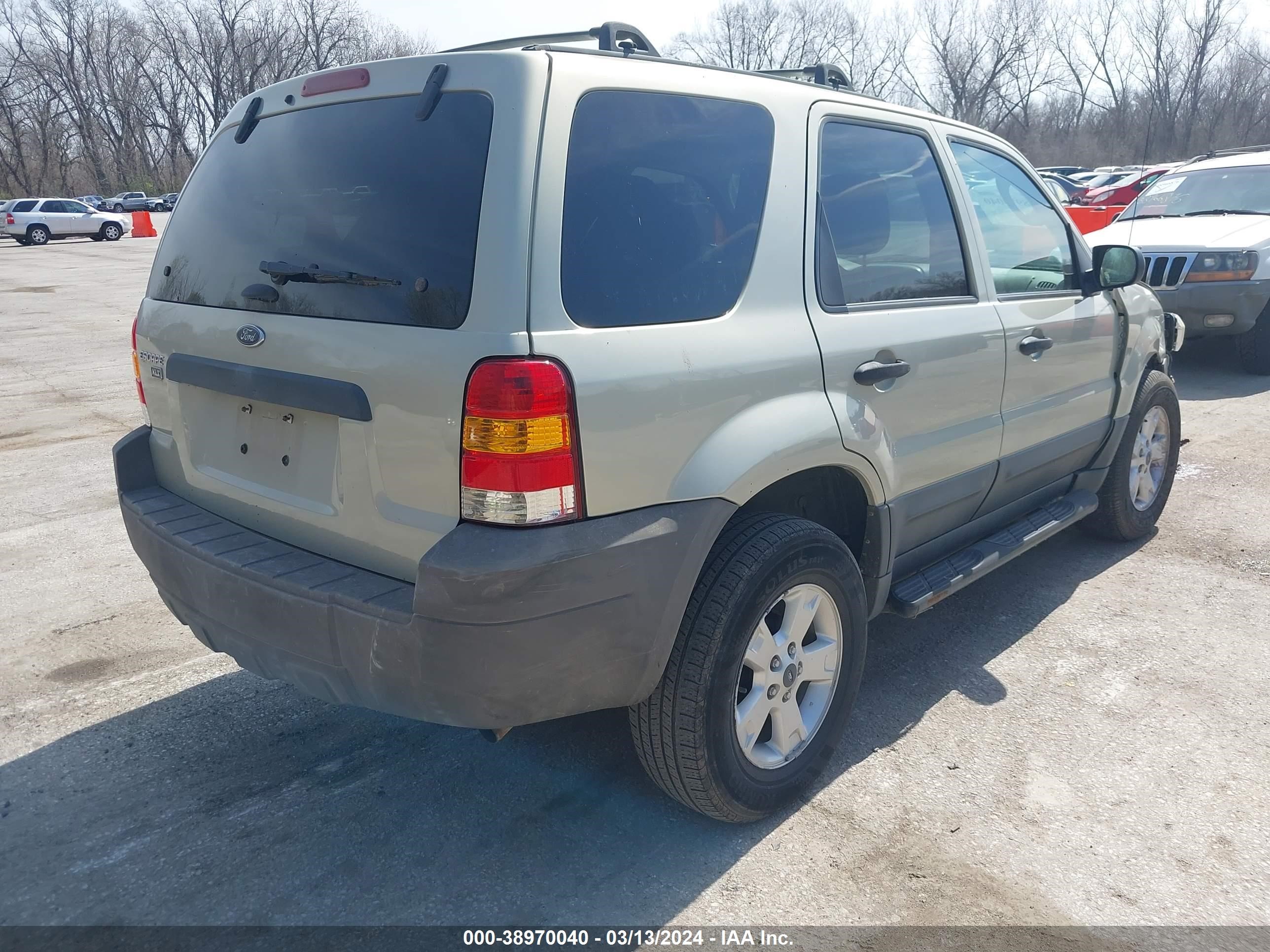 Photo 3 VIN: 1FMYU03175DA22939 - FORD ESCAPE 