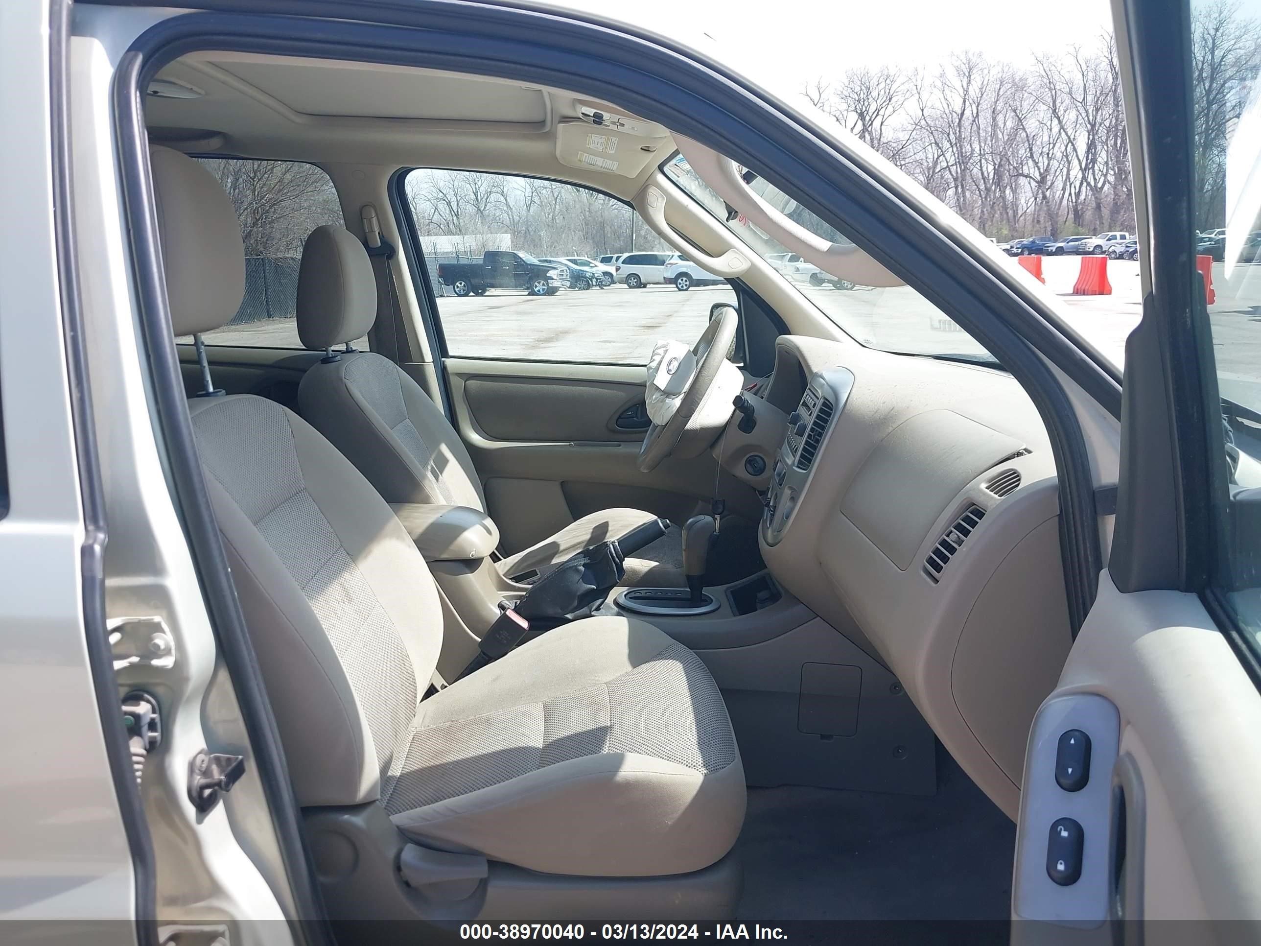 Photo 4 VIN: 1FMYU03175DA22939 - FORD ESCAPE 