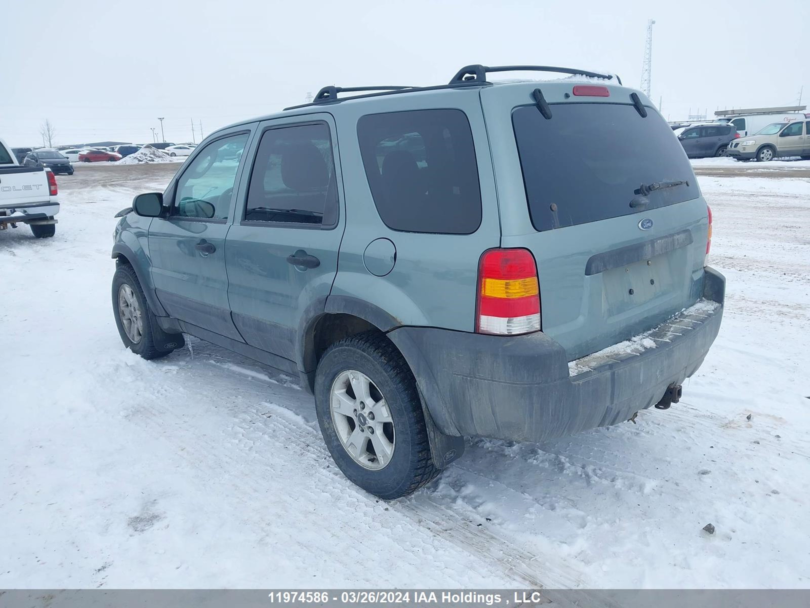 Photo 2 VIN: 1FMYU03175KA59145 - FORD ESCAPE 