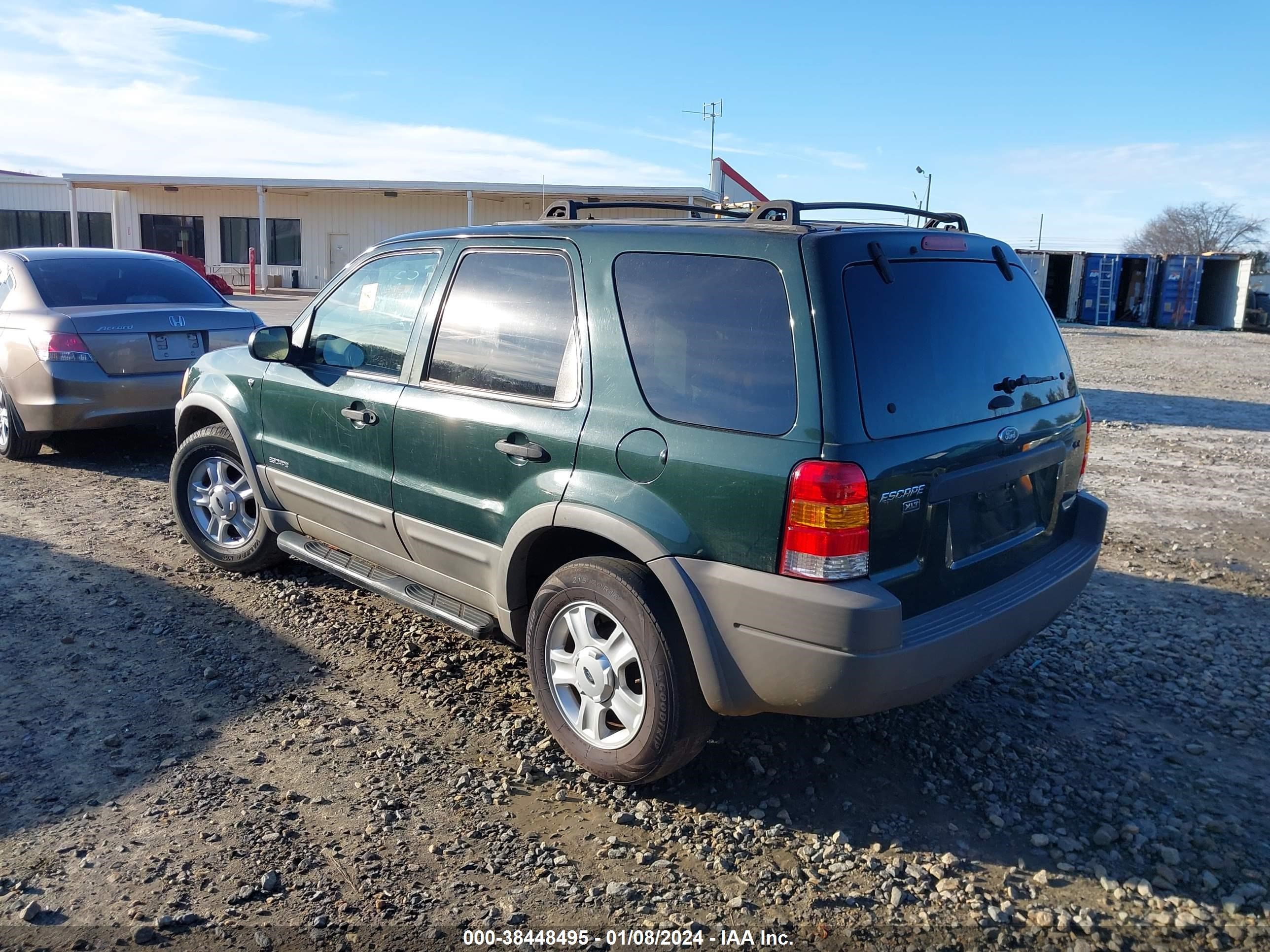 Photo 2 VIN: 1FMYU03182KC37477 - FORD ESCAPE 