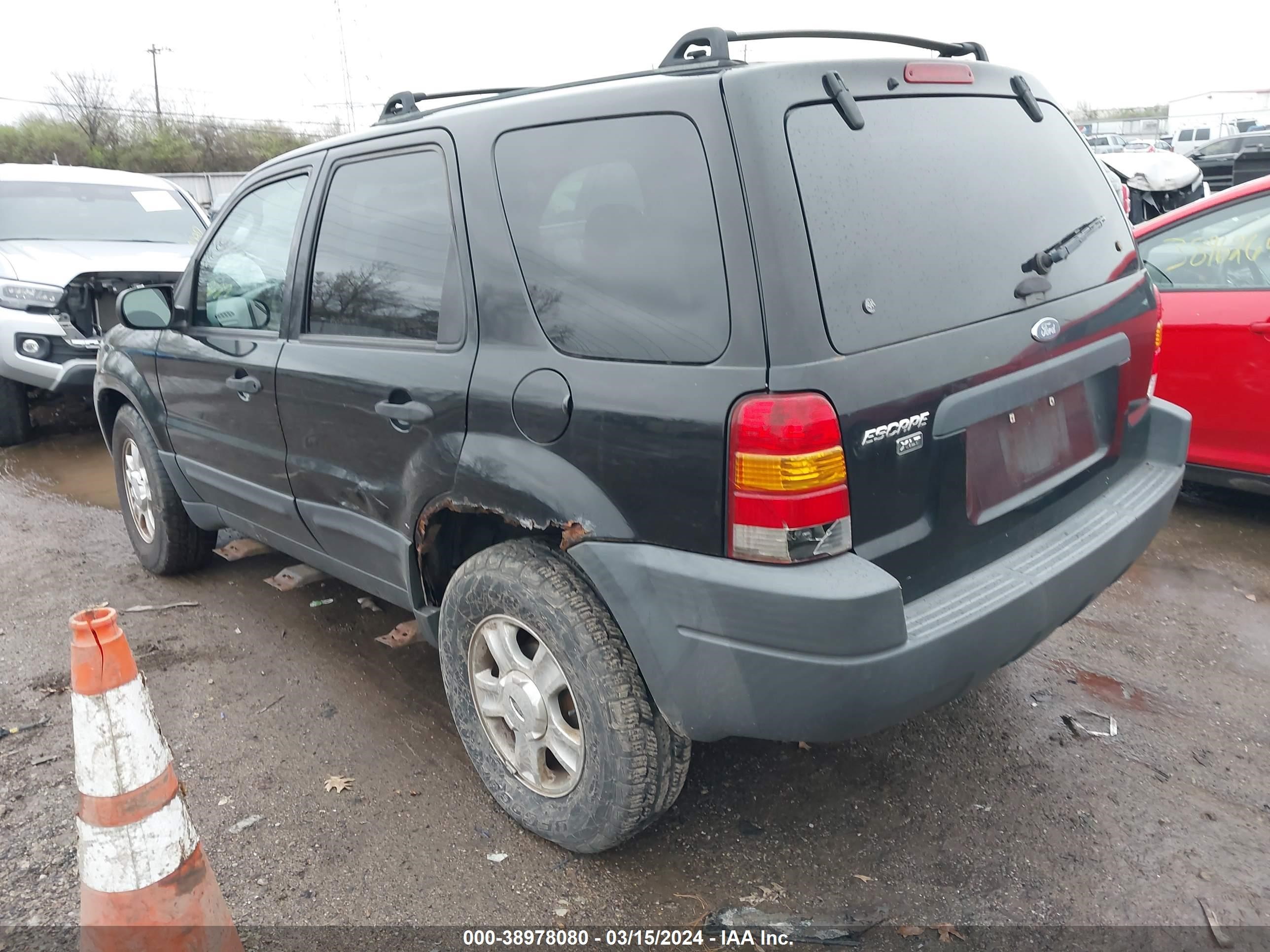 Photo 2 VIN: 1FMYU03183KA06323 - FORD ESCAPE 