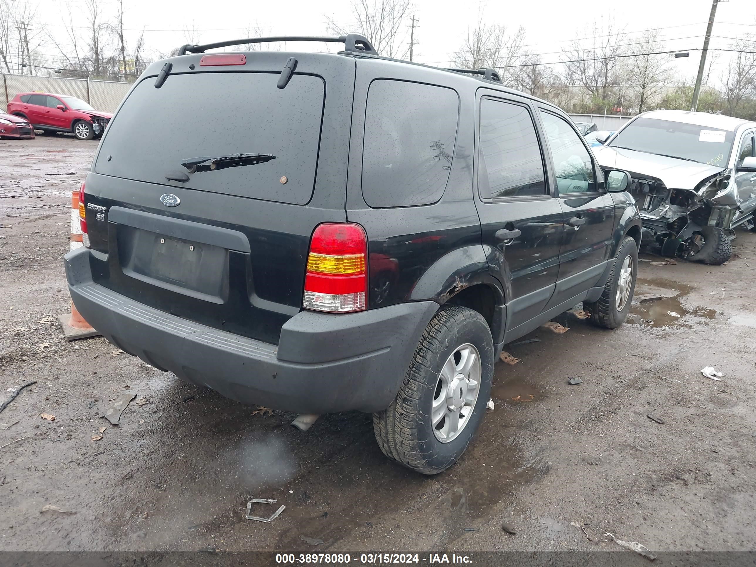 Photo 3 VIN: 1FMYU03183KA06323 - FORD ESCAPE 