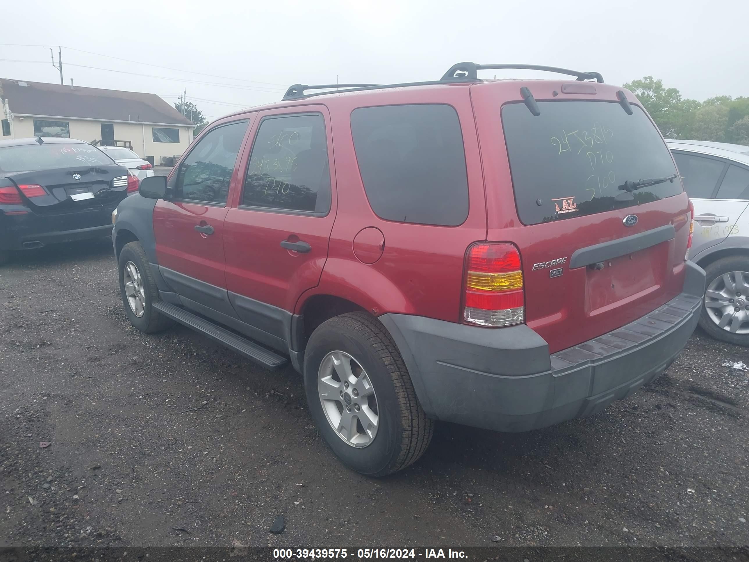 Photo 2 VIN: 1FMYU03185KA01366 - FORD ESCAPE 