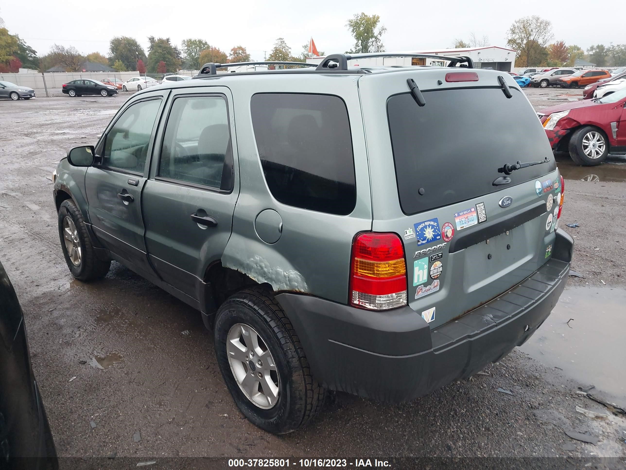 Photo 2 VIN: 1FMYU03185KD29807 - FORD ESCAPE 