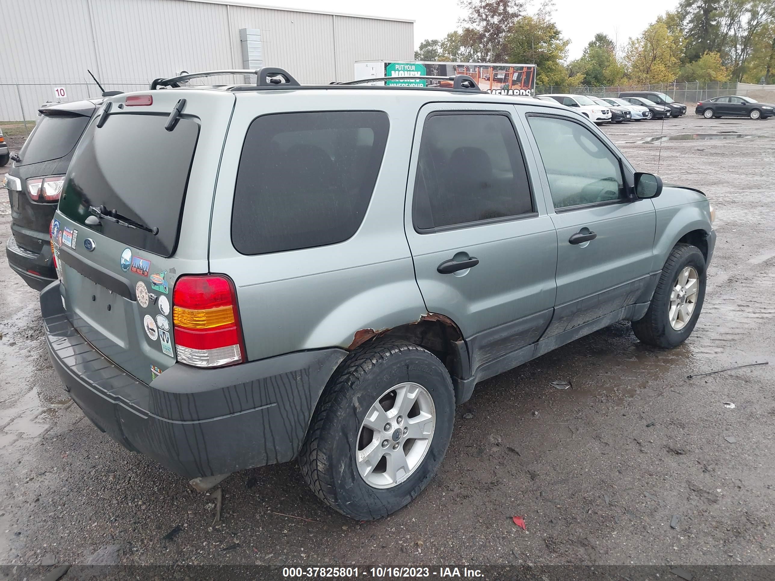 Photo 3 VIN: 1FMYU03185KD29807 - FORD ESCAPE 